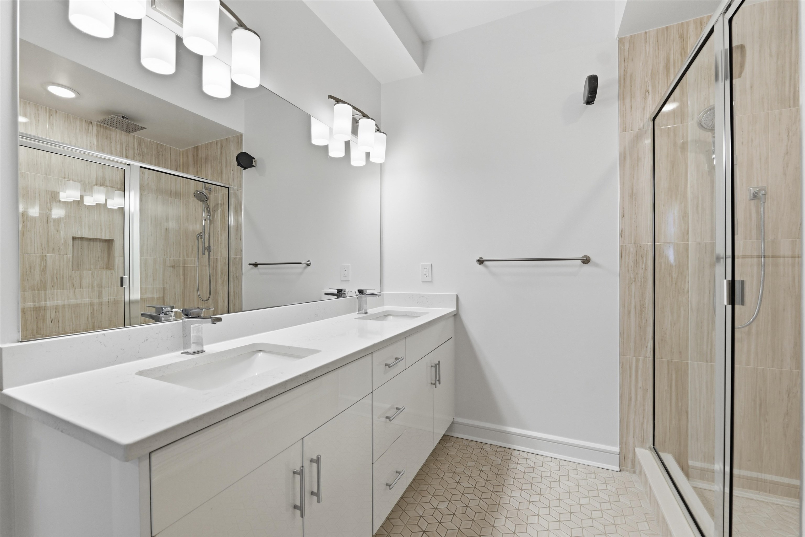 974 SUMMIT AVE Unit: 406