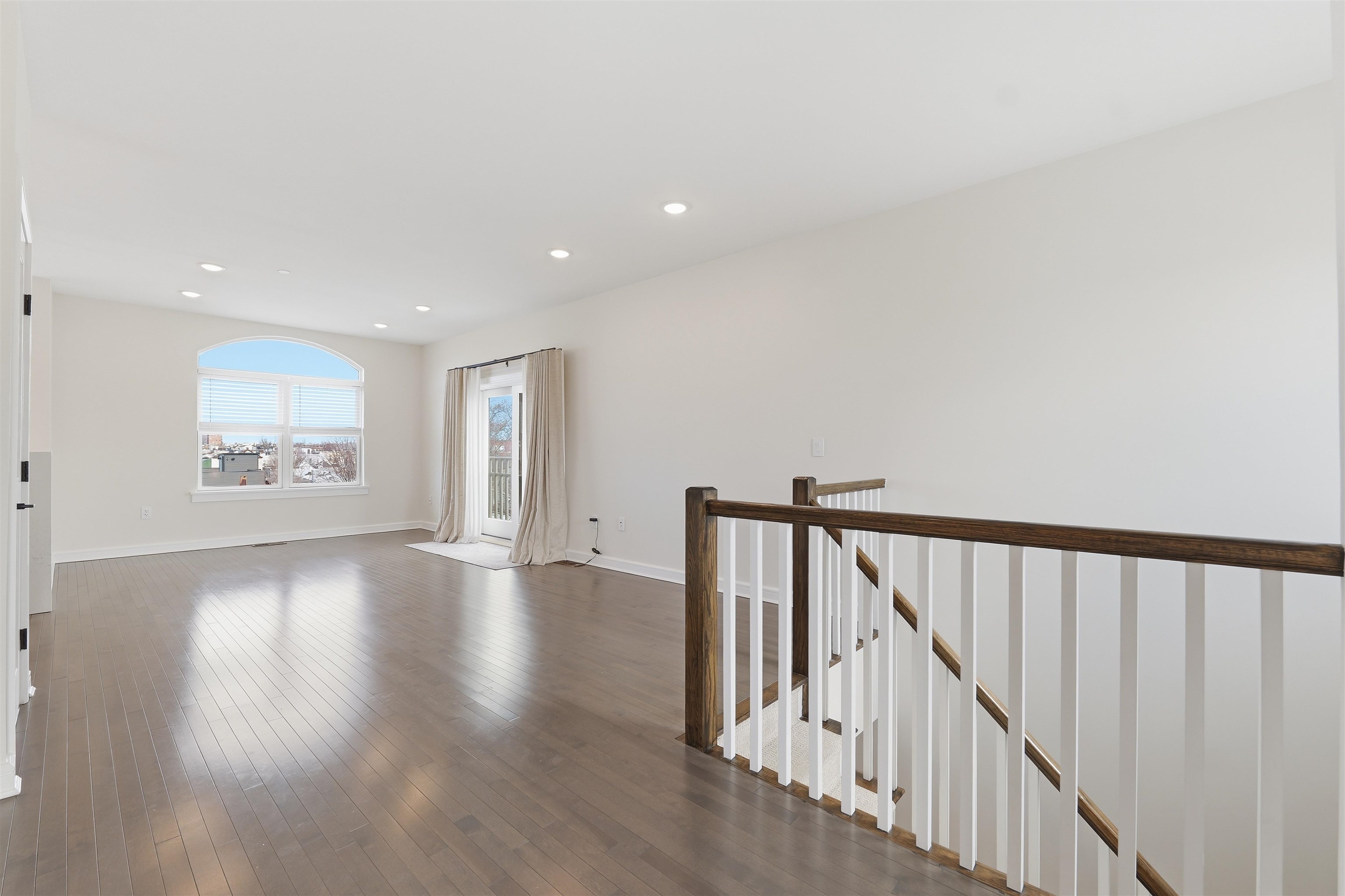974 SUMMIT AVE Unit: 406