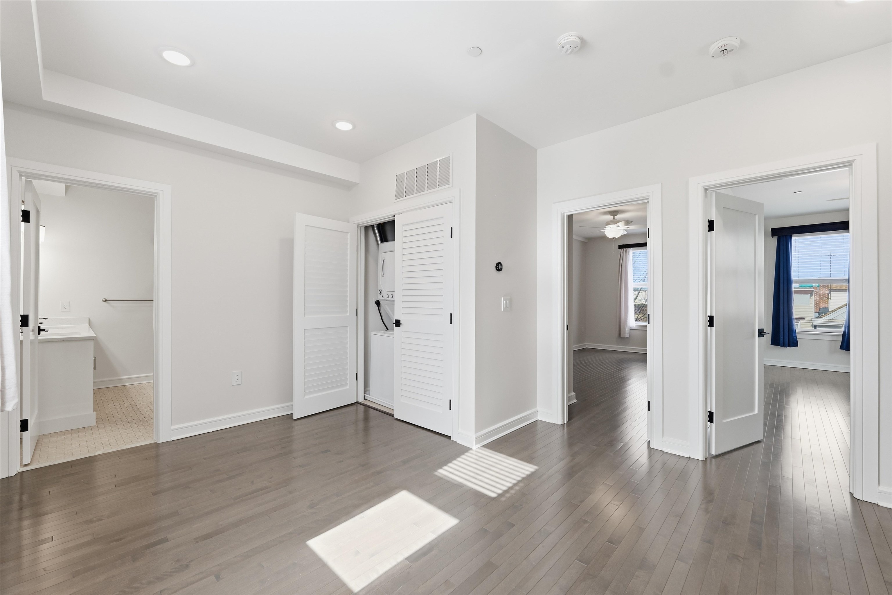 974 SUMMIT AVE Unit: 406