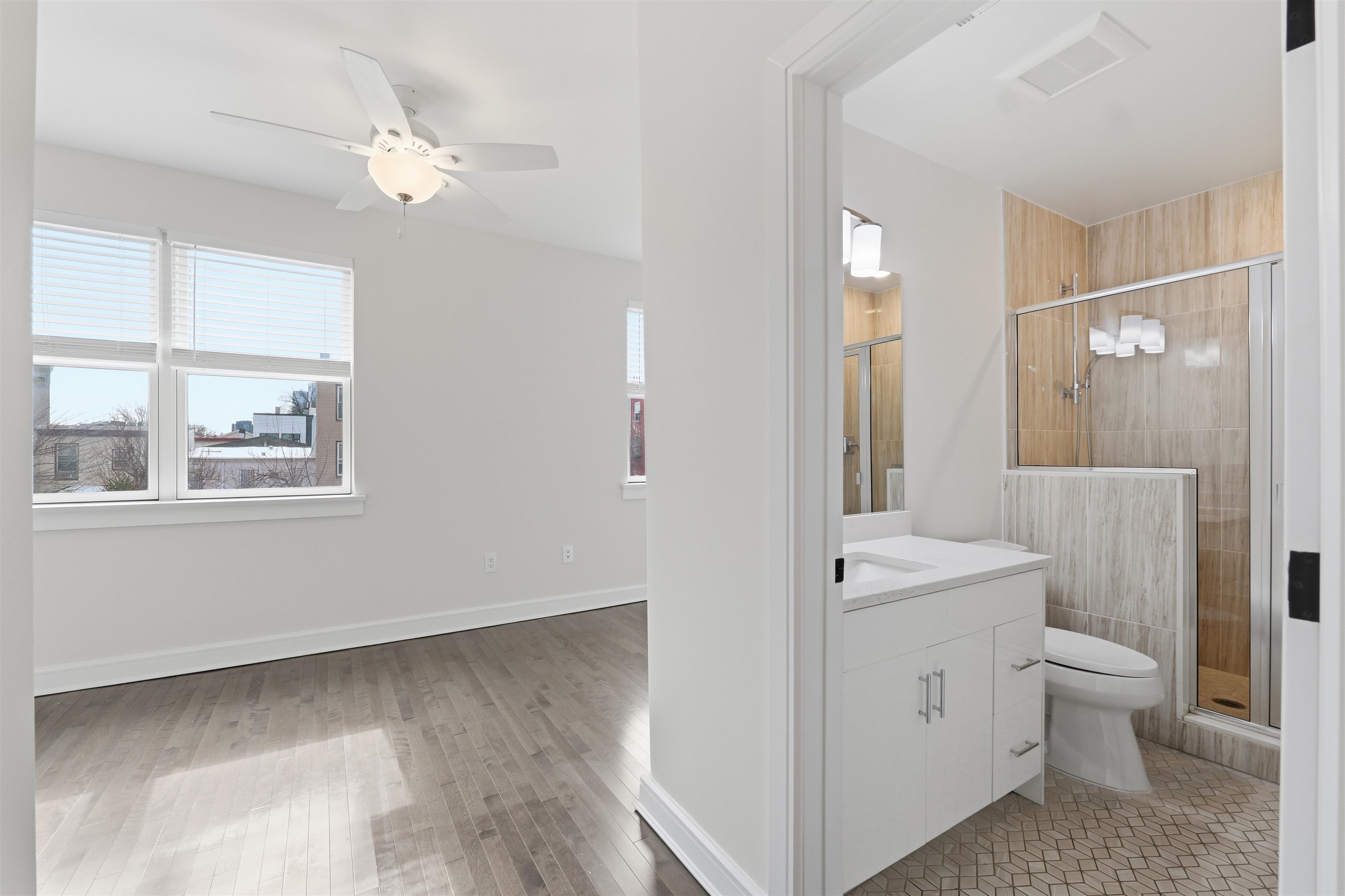 974 SUMMIT AVE Unit: 406