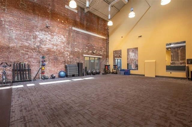 186 WAYNE ST Unit: 320