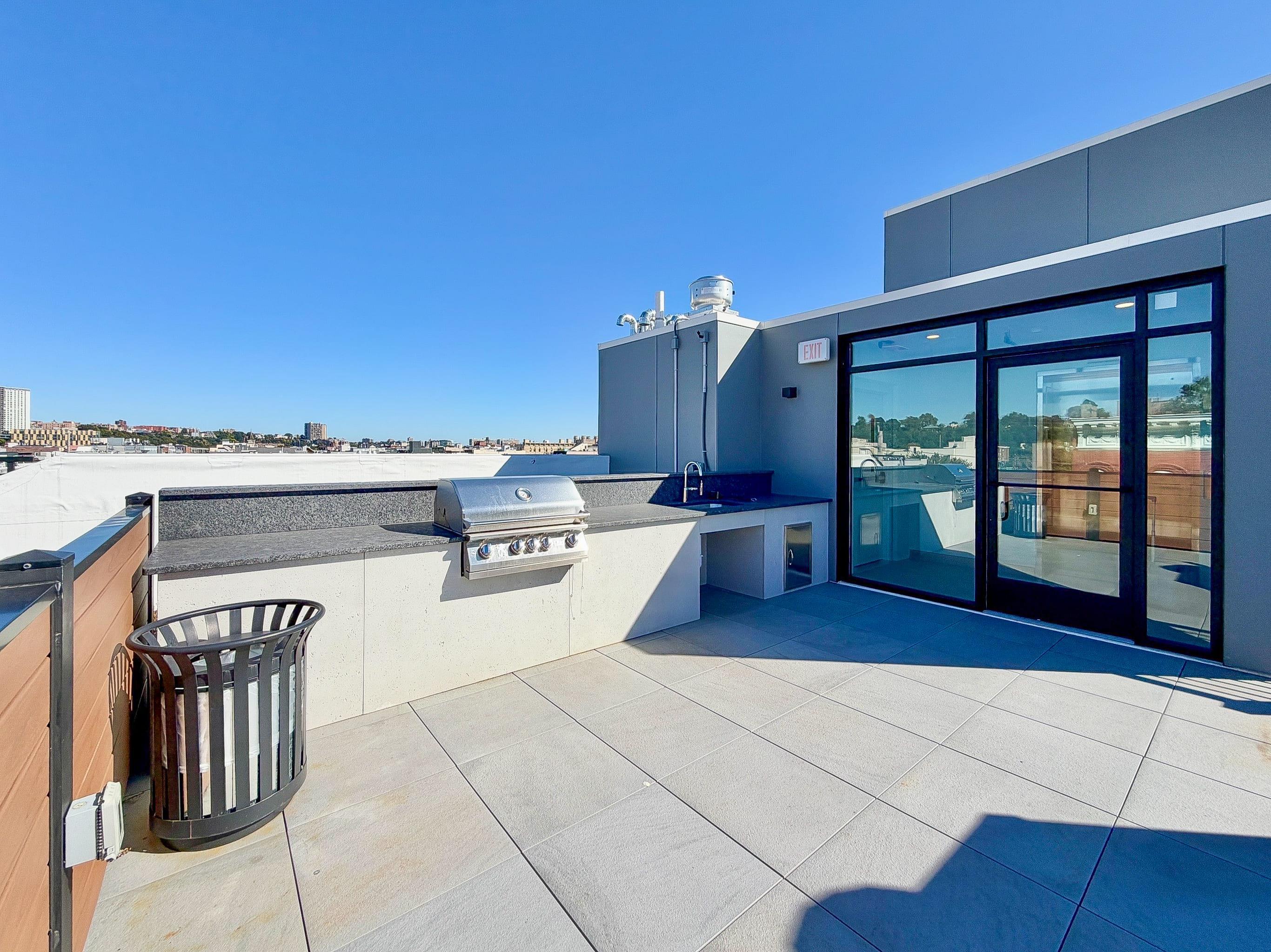 303 MADISON ST Unit: 301