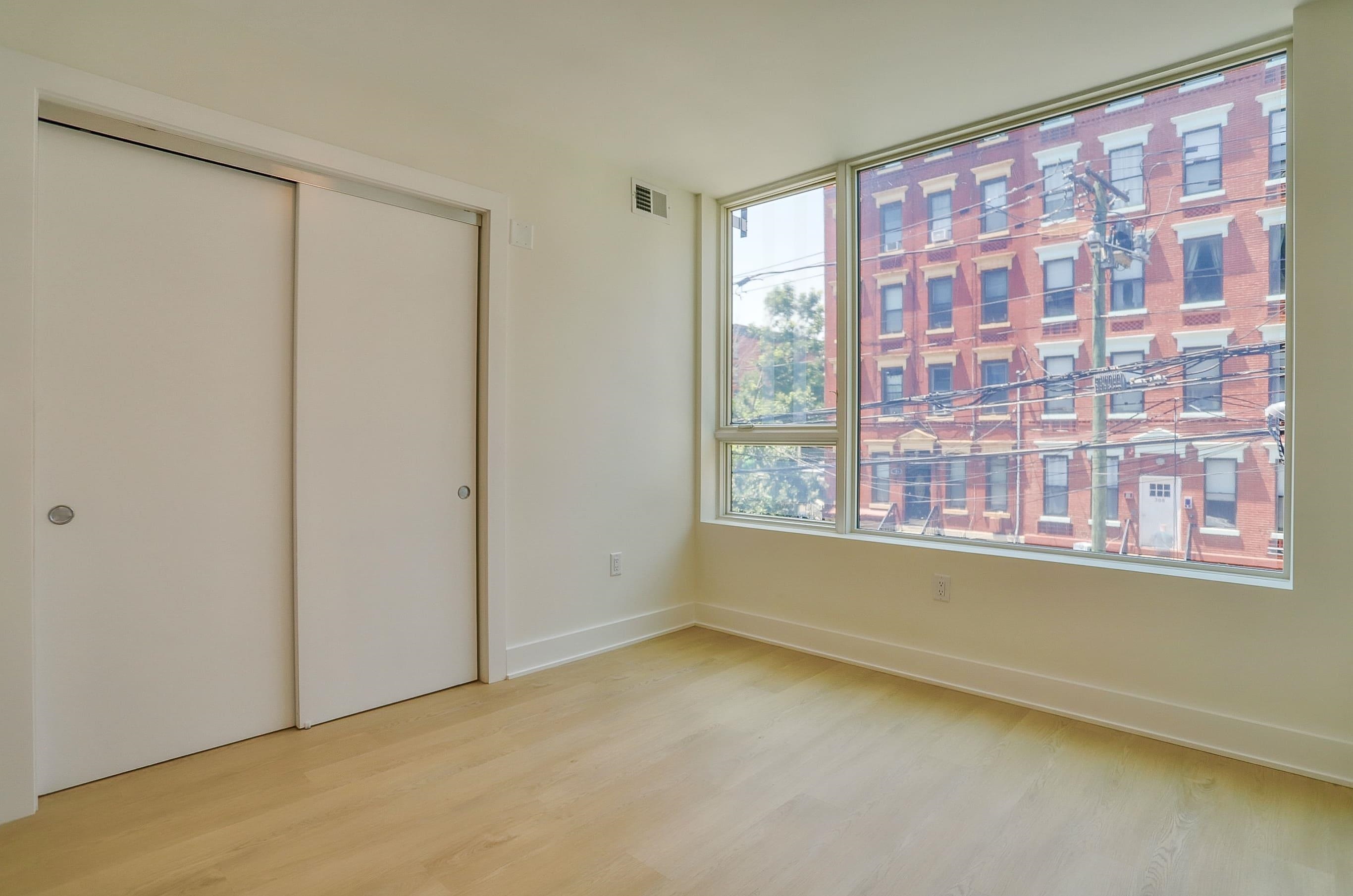 303 MADISON ST Unit: 301