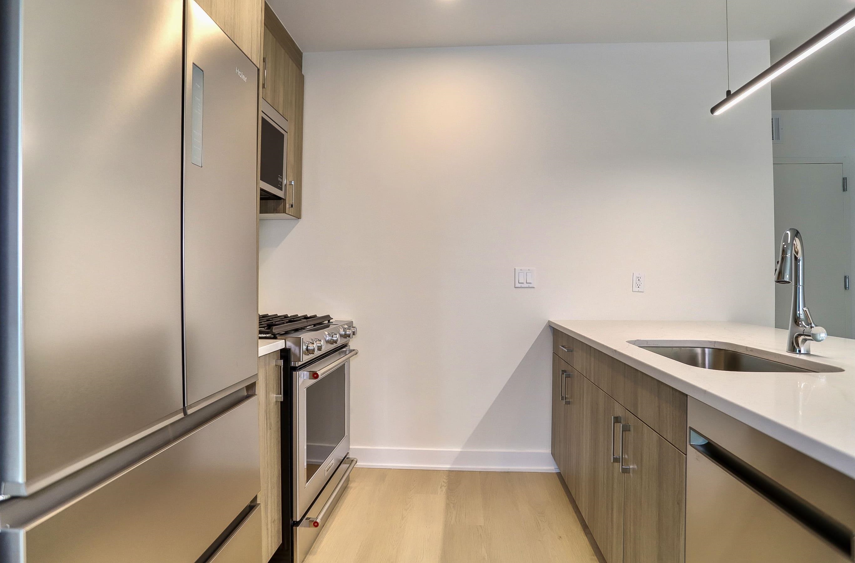 303 MADISON ST Unit: 301