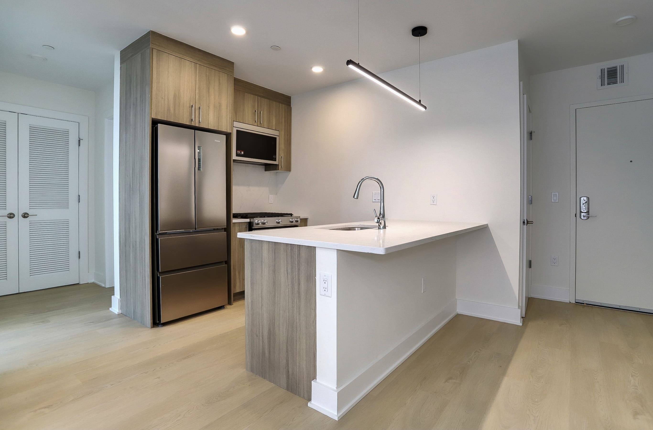 303 MADISON ST Unit: 301