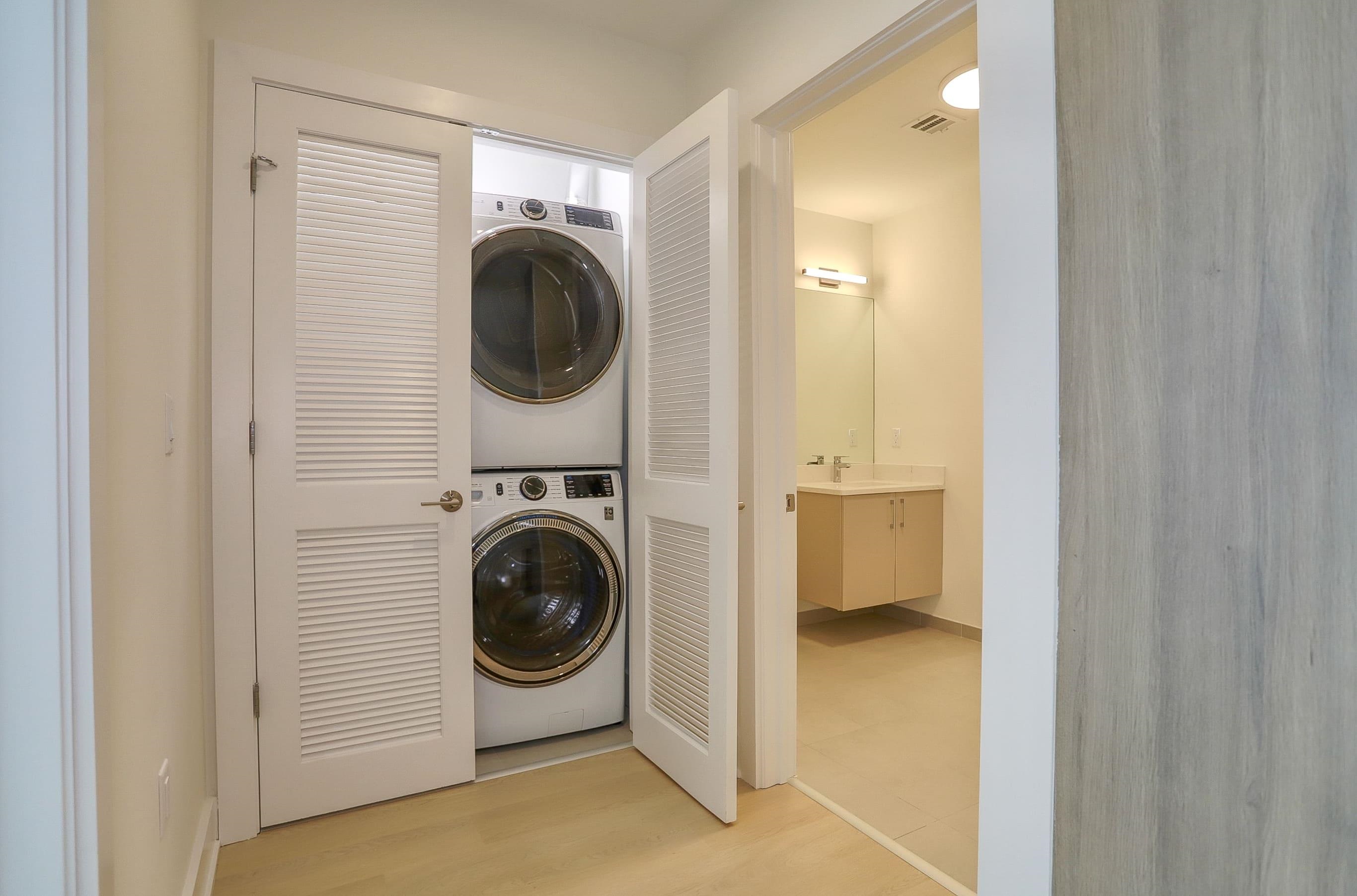 303 MADISON ST Unit: 301