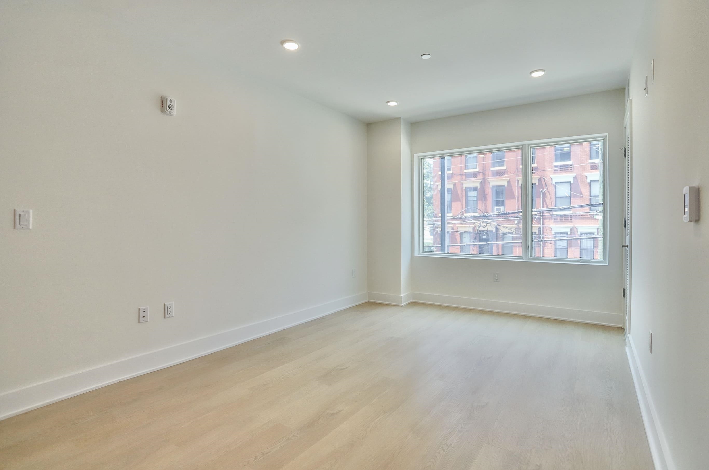 303 MADISON ST Unit: 301
