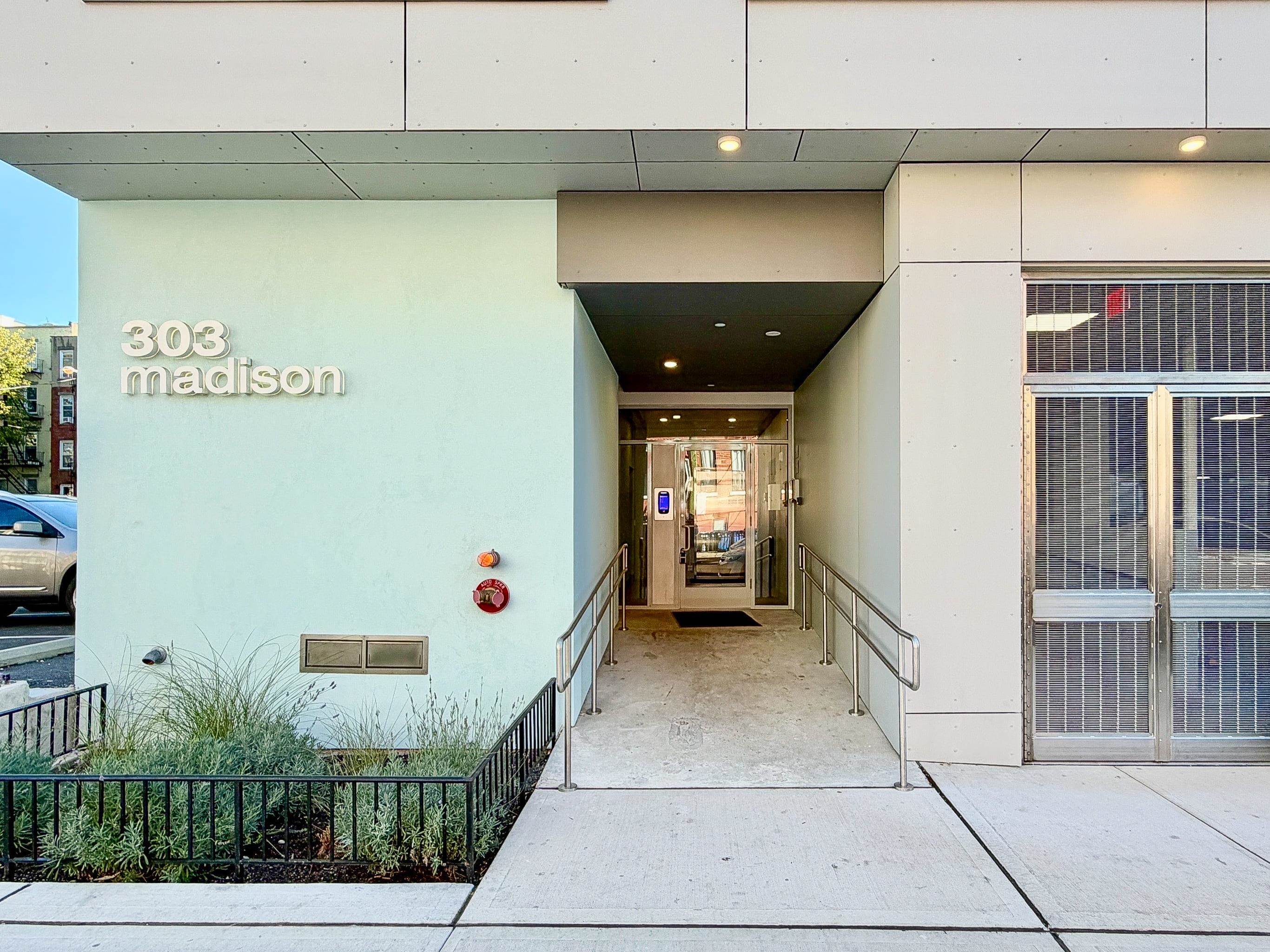 303 MADISON ST Unit: 301