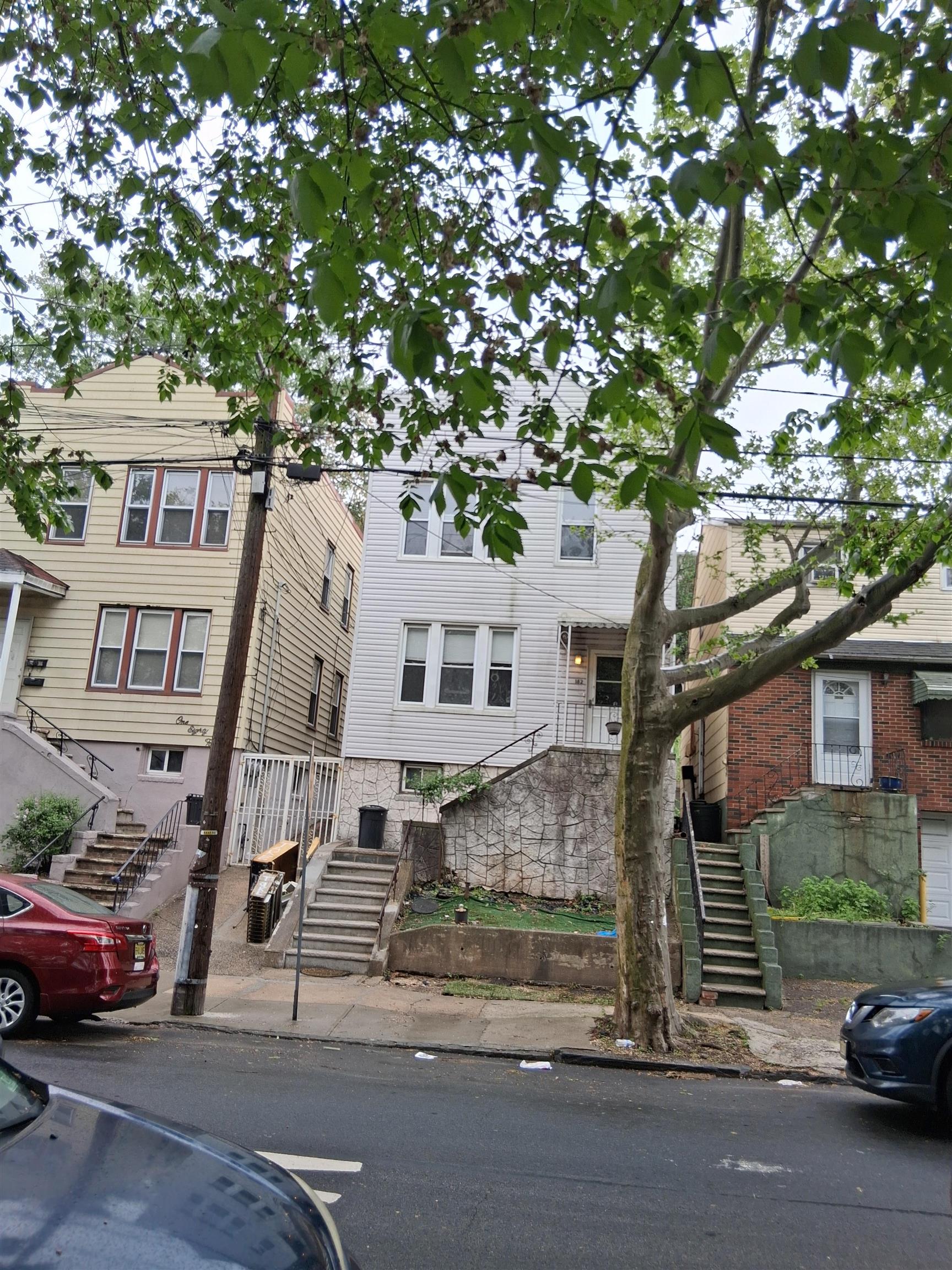 182 TERRACE AVE Unit: 2