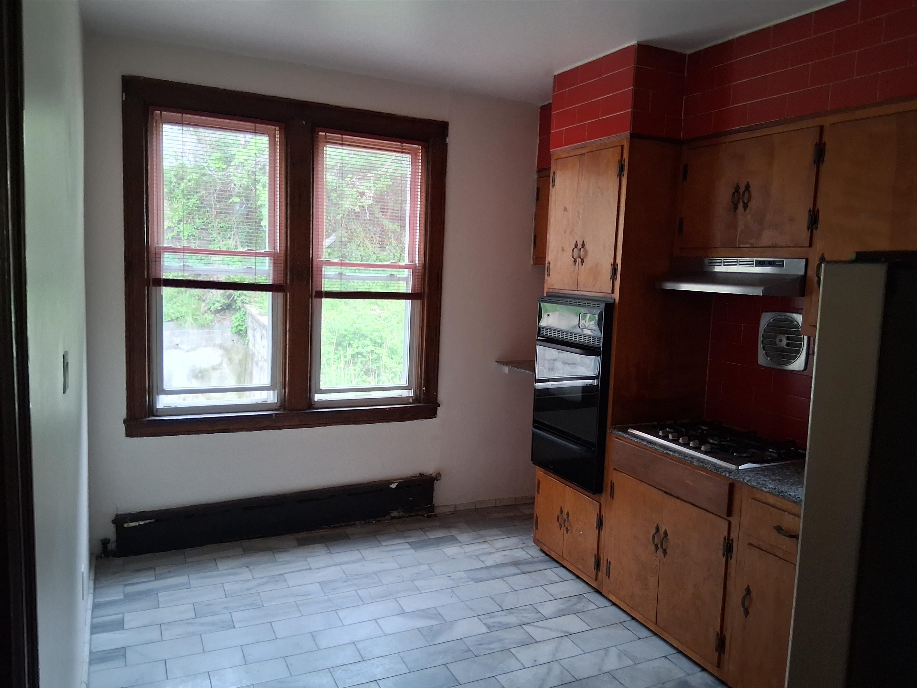 182 TERRACE AVE Unit: 2