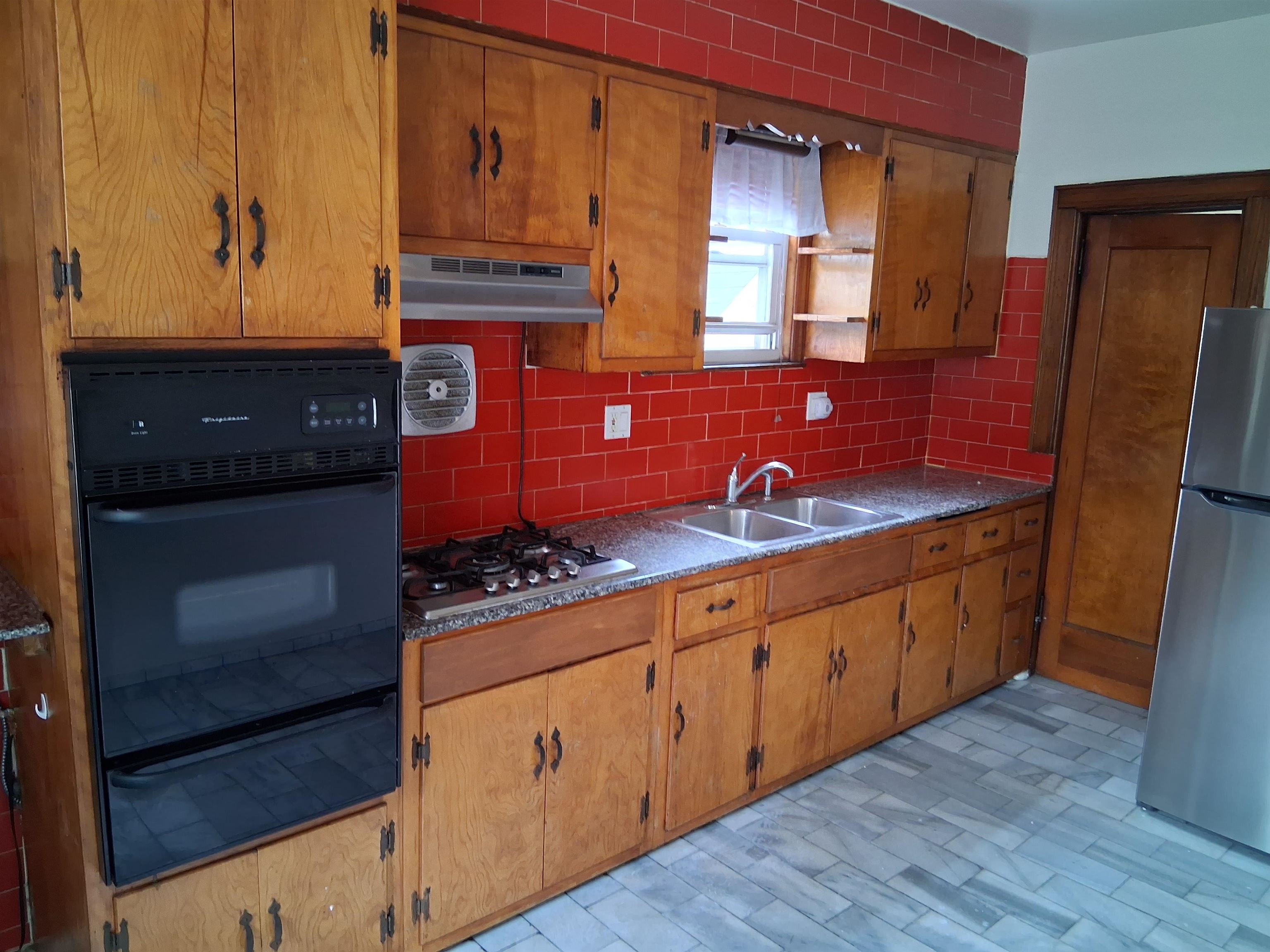 182 TERRACE AVE Unit: 2