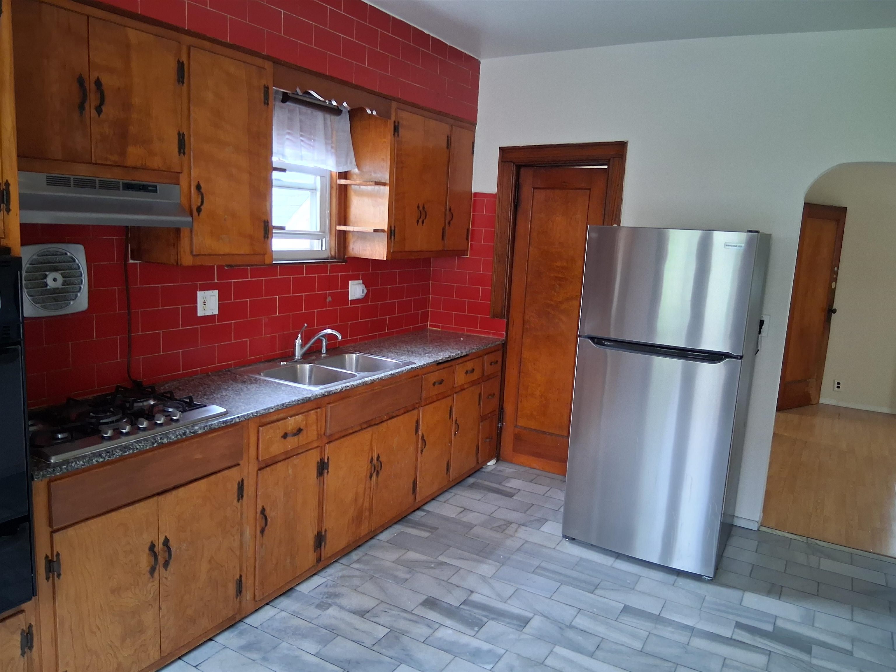 182 TERRACE AVE Unit: 2