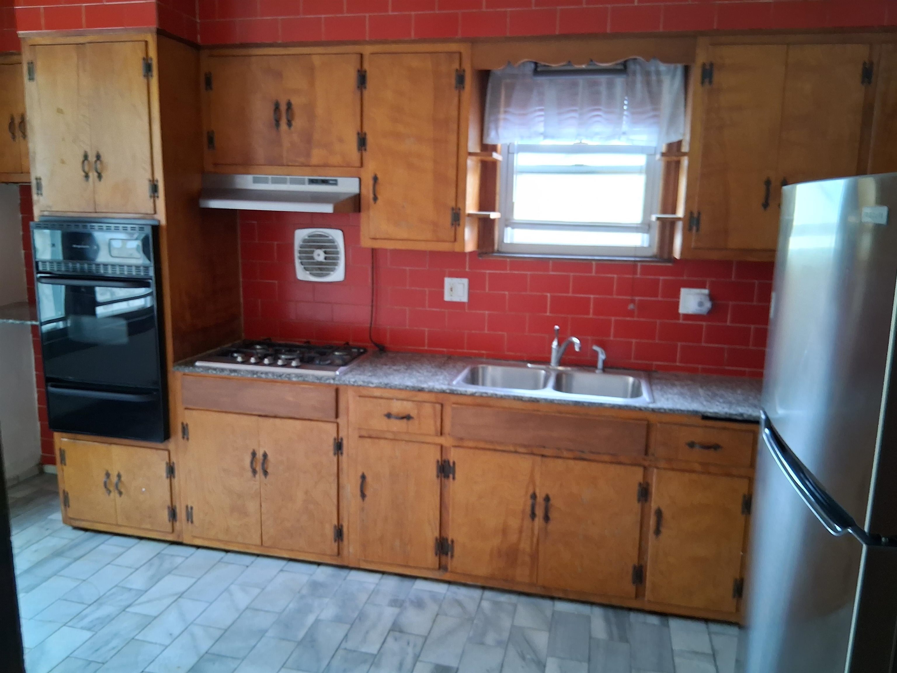 182 TERRACE AVE Unit: 2