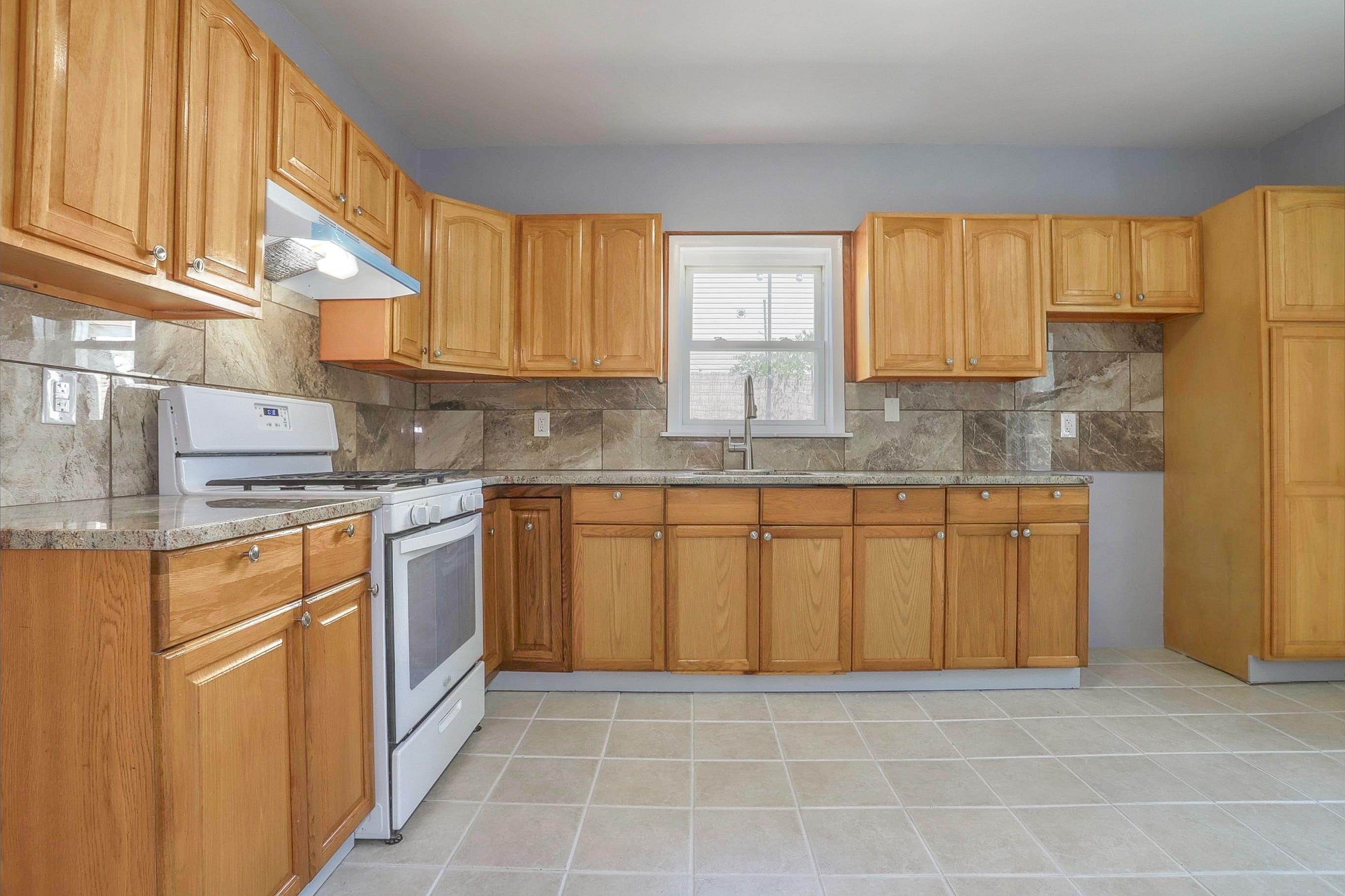 42 GREENVILLE AVE Unit: 2