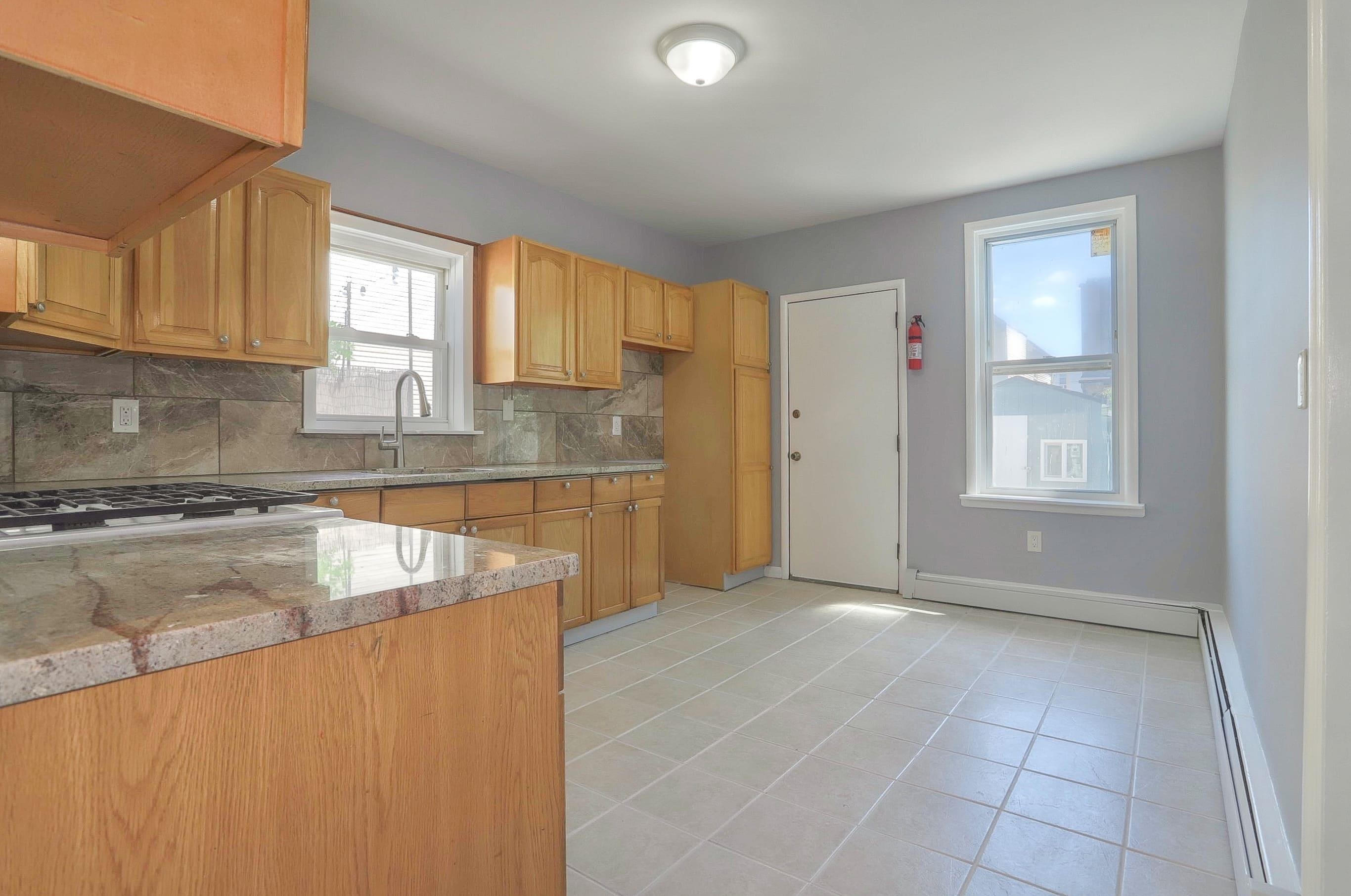 42 GREENVILLE AVE Unit: 2