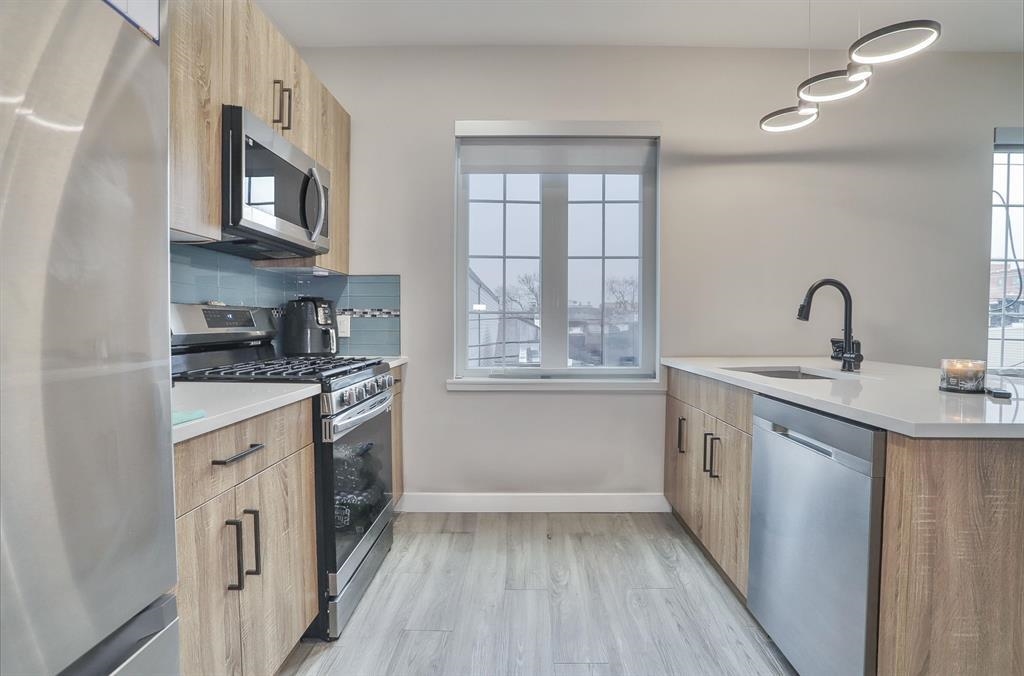 212 70TH ST Unit: 201