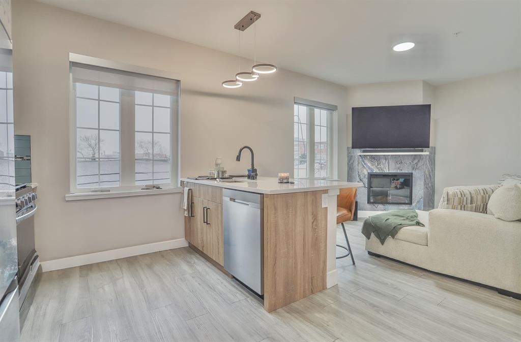 212 70TH ST Unit: 201