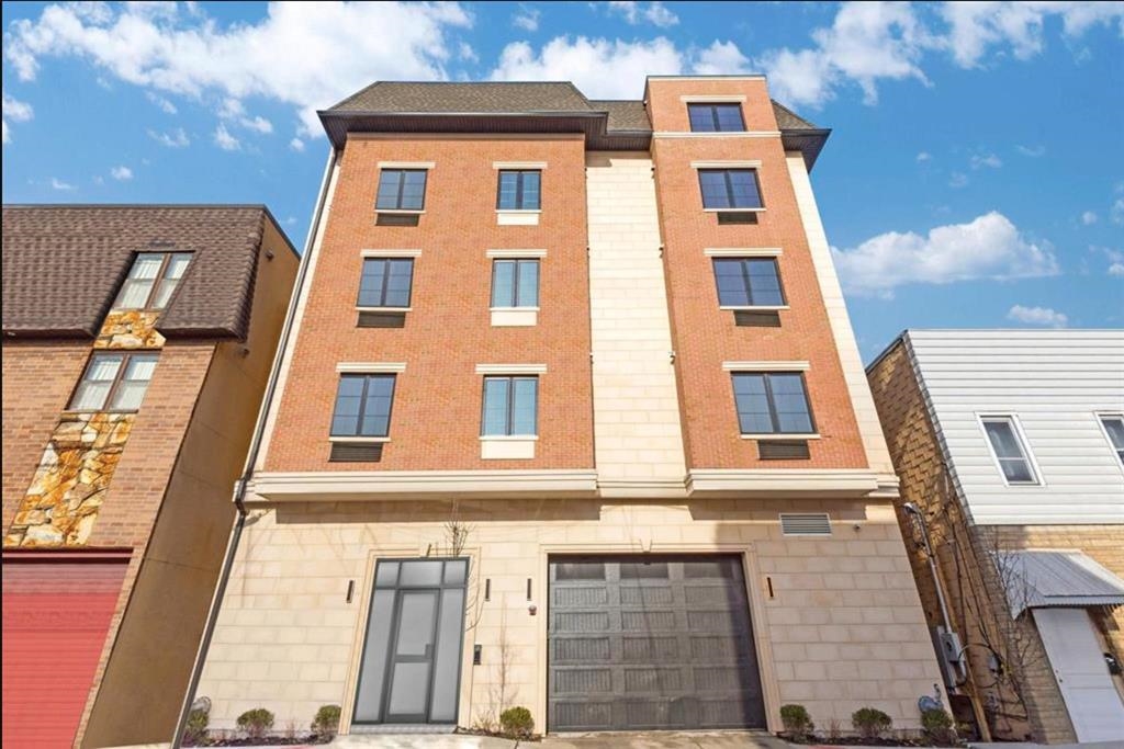 212 70TH ST Unit: 201