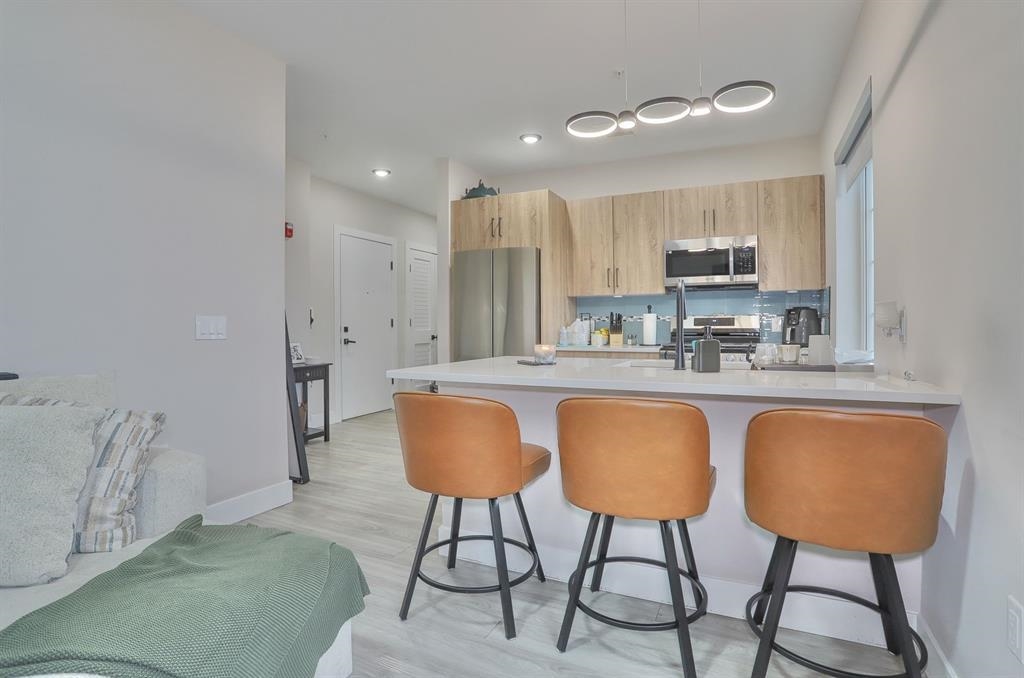212 70TH ST Unit: 201