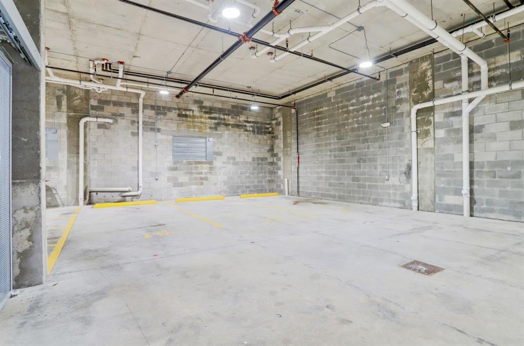 212 70TH ST Unit: 201