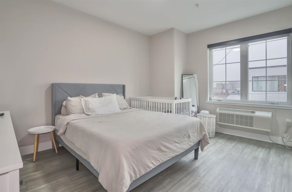 212 70TH ST Unit: 201
