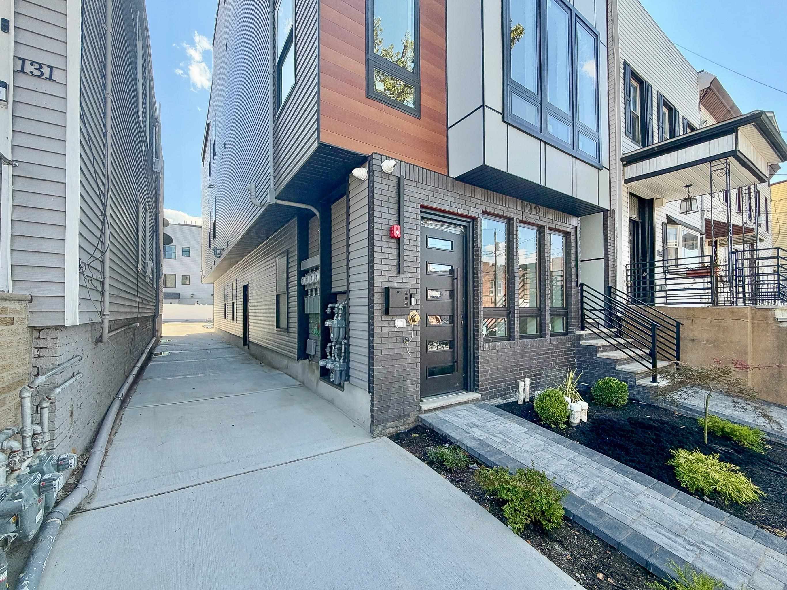 133 NORTH ST Unit: 2