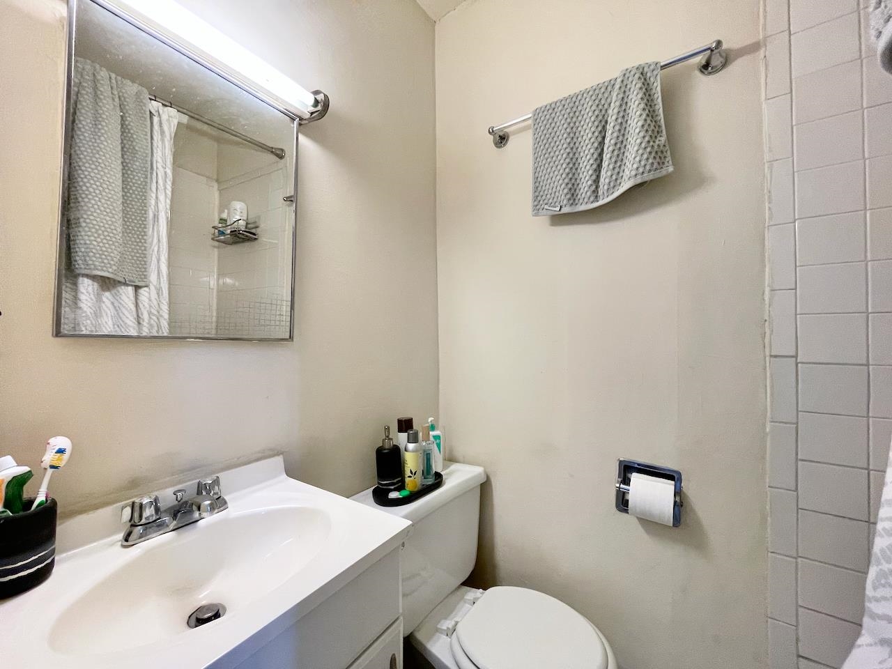 510 ADAMS ST Unit: 4R