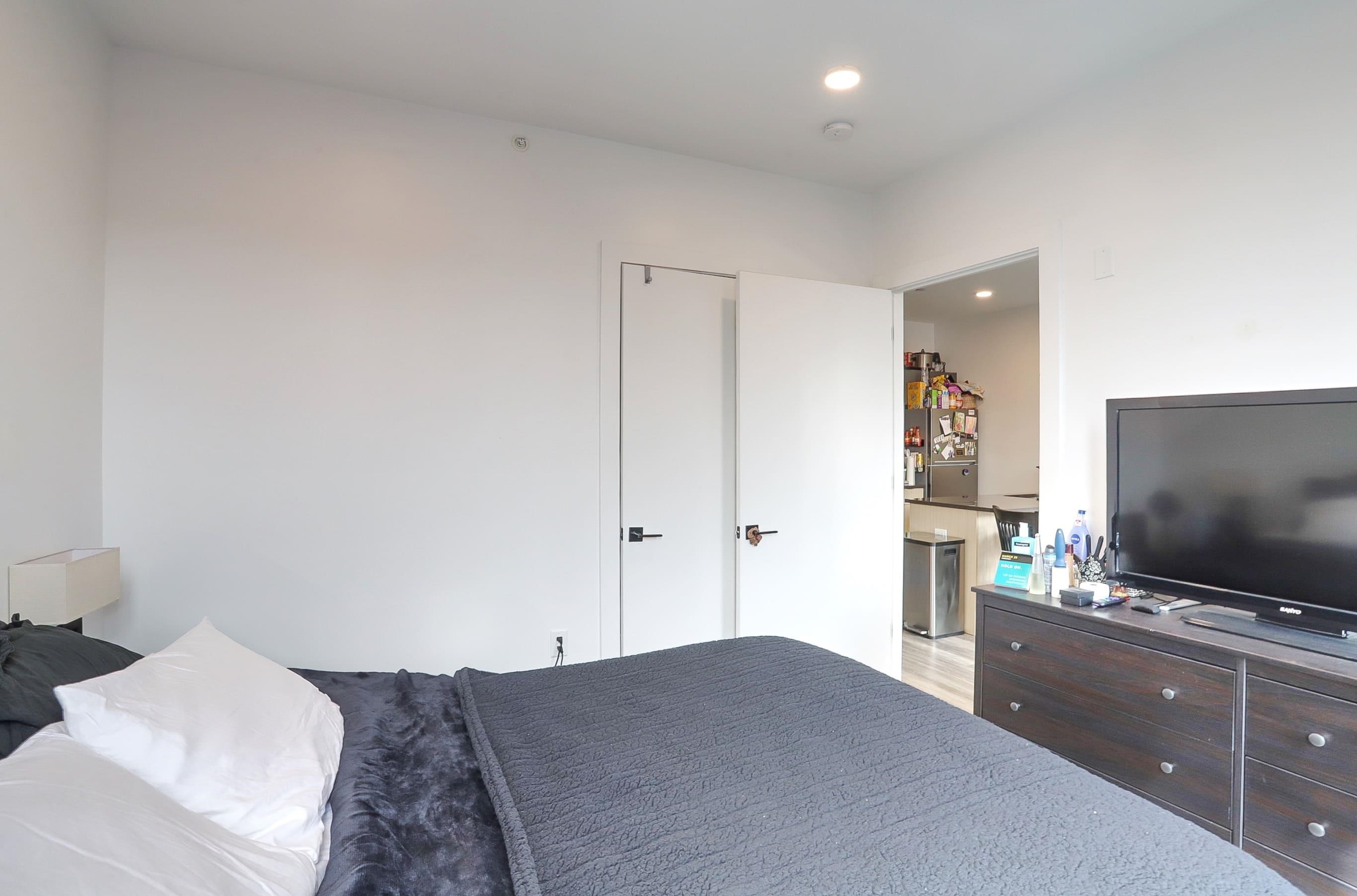 327 COMMUNIPAW AVE Unit: 302