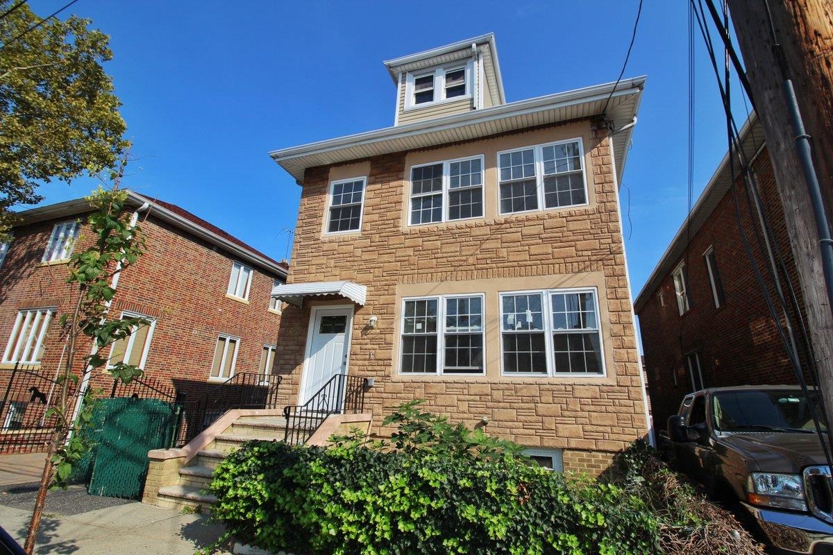 8516 5TH AVE Unit: 2