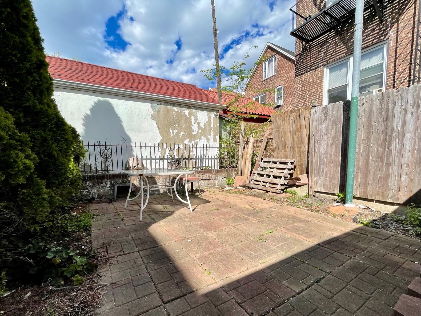 8516 5TH AVE Unit: 2