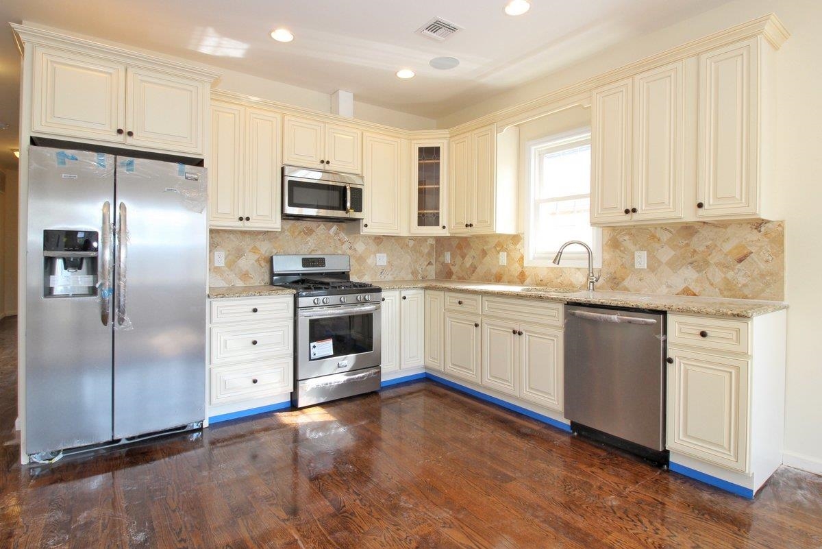 8516 5TH AVE Unit: 2