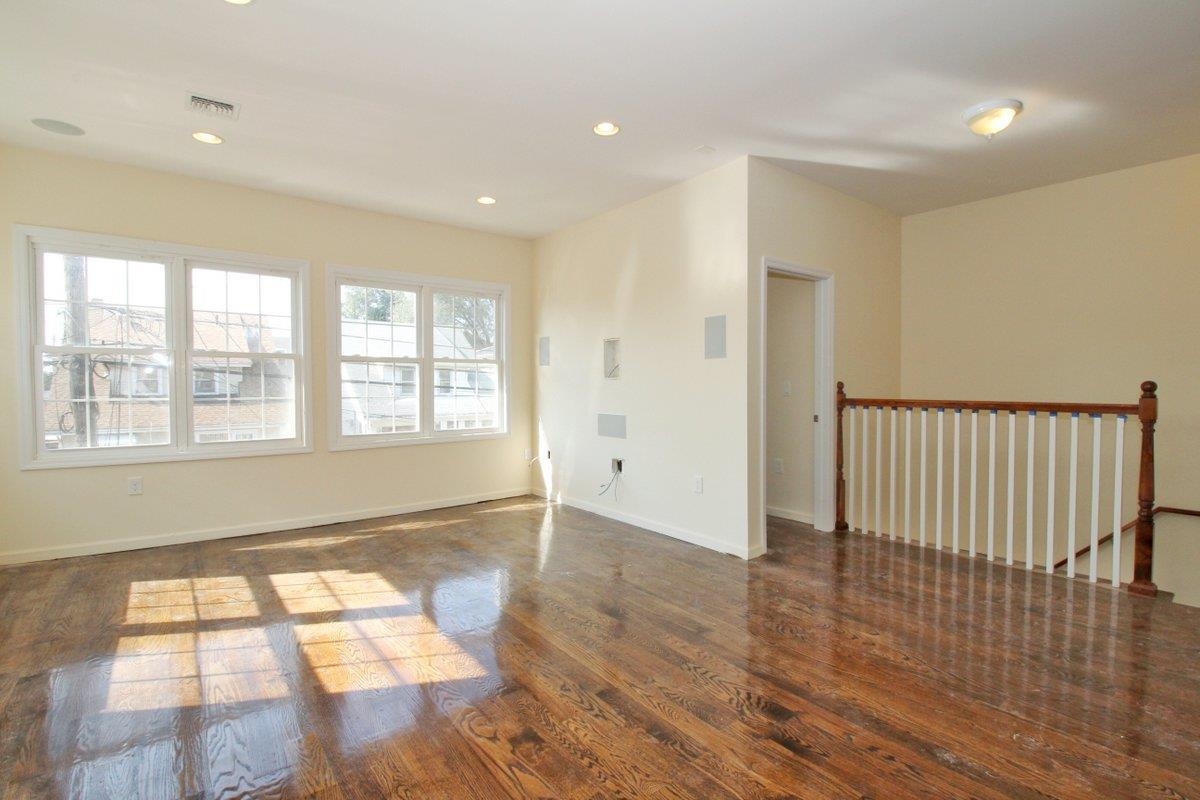 8516 5TH AVE Unit: 2