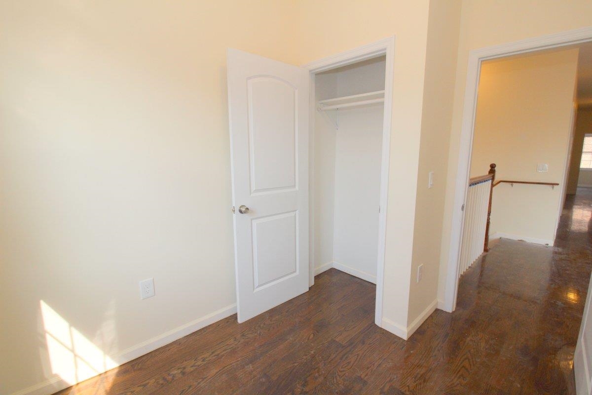 8516 5TH AVE Unit: 2