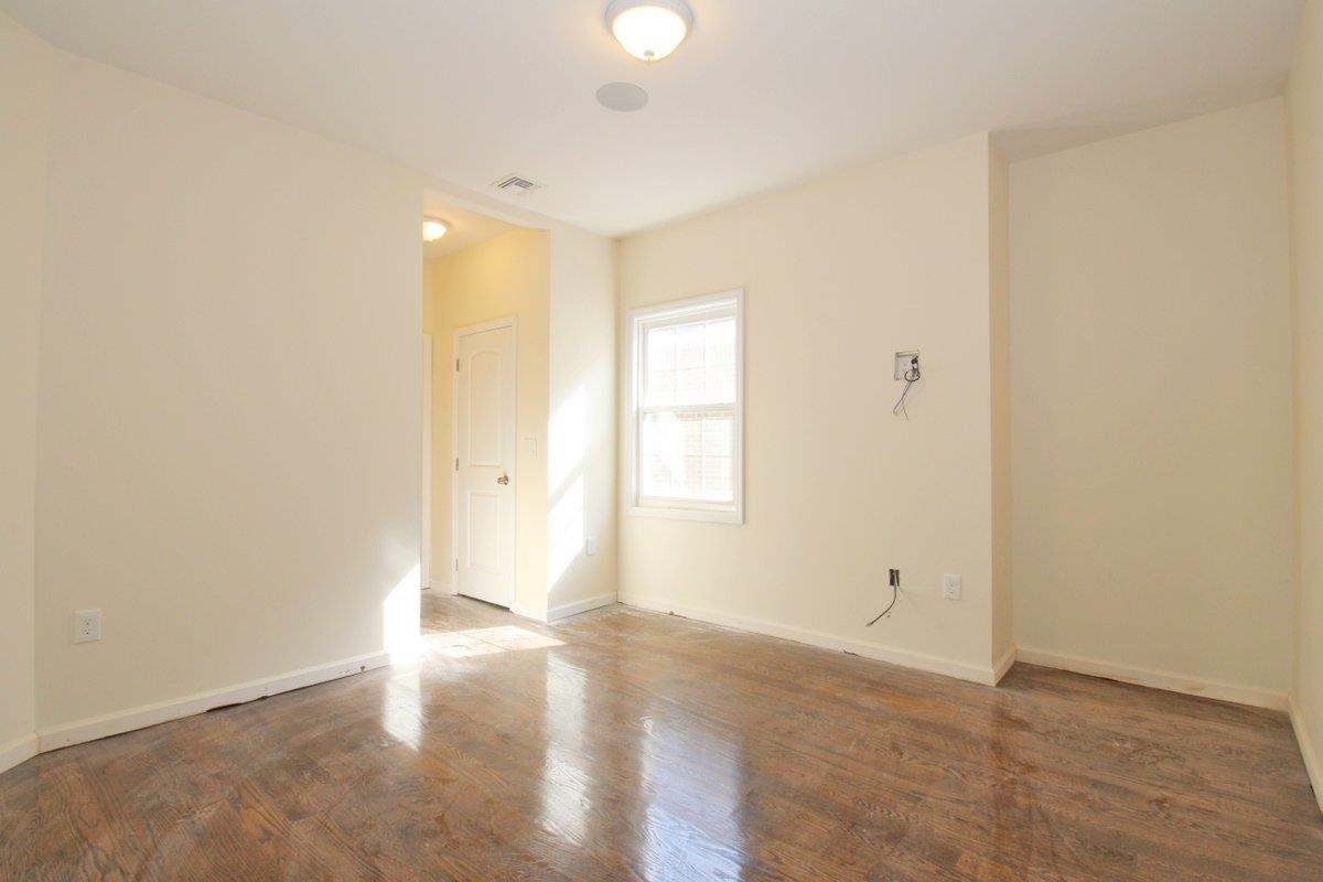 8516 5TH AVE Unit: 2
