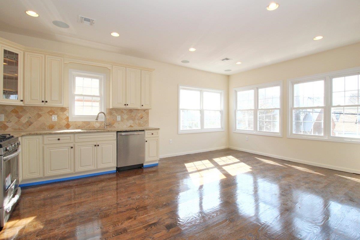 8516 5TH AVE Unit: 2