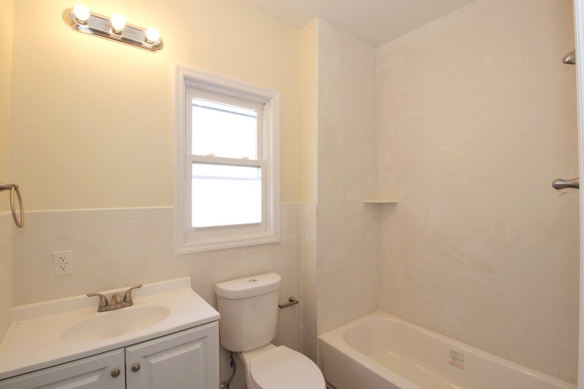 8516 5TH AVE Unit: 2