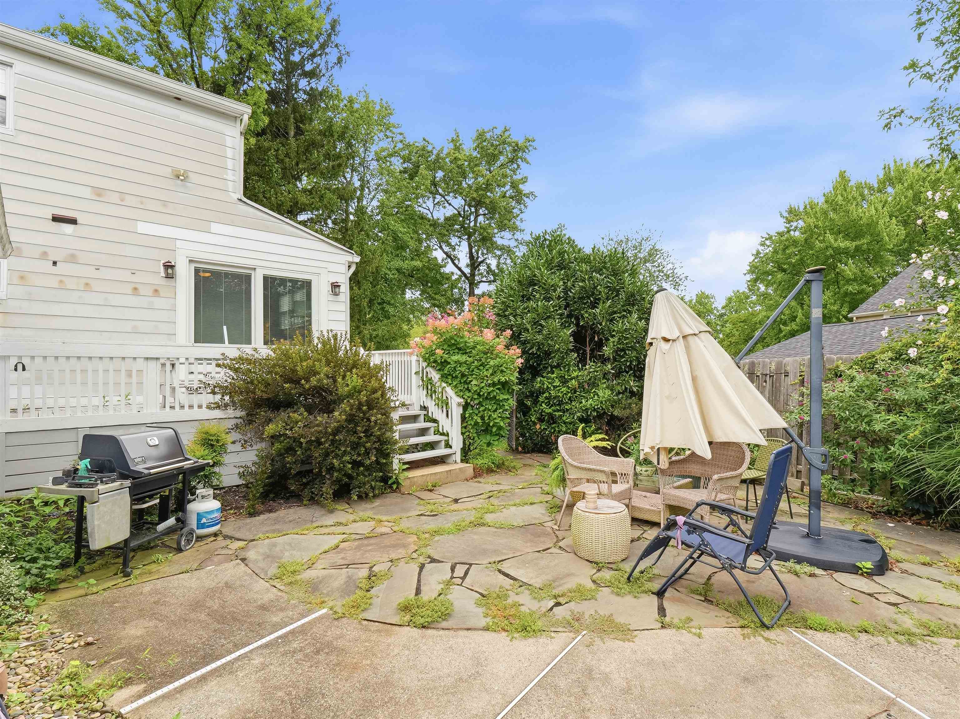 2025 HILL TOP RD