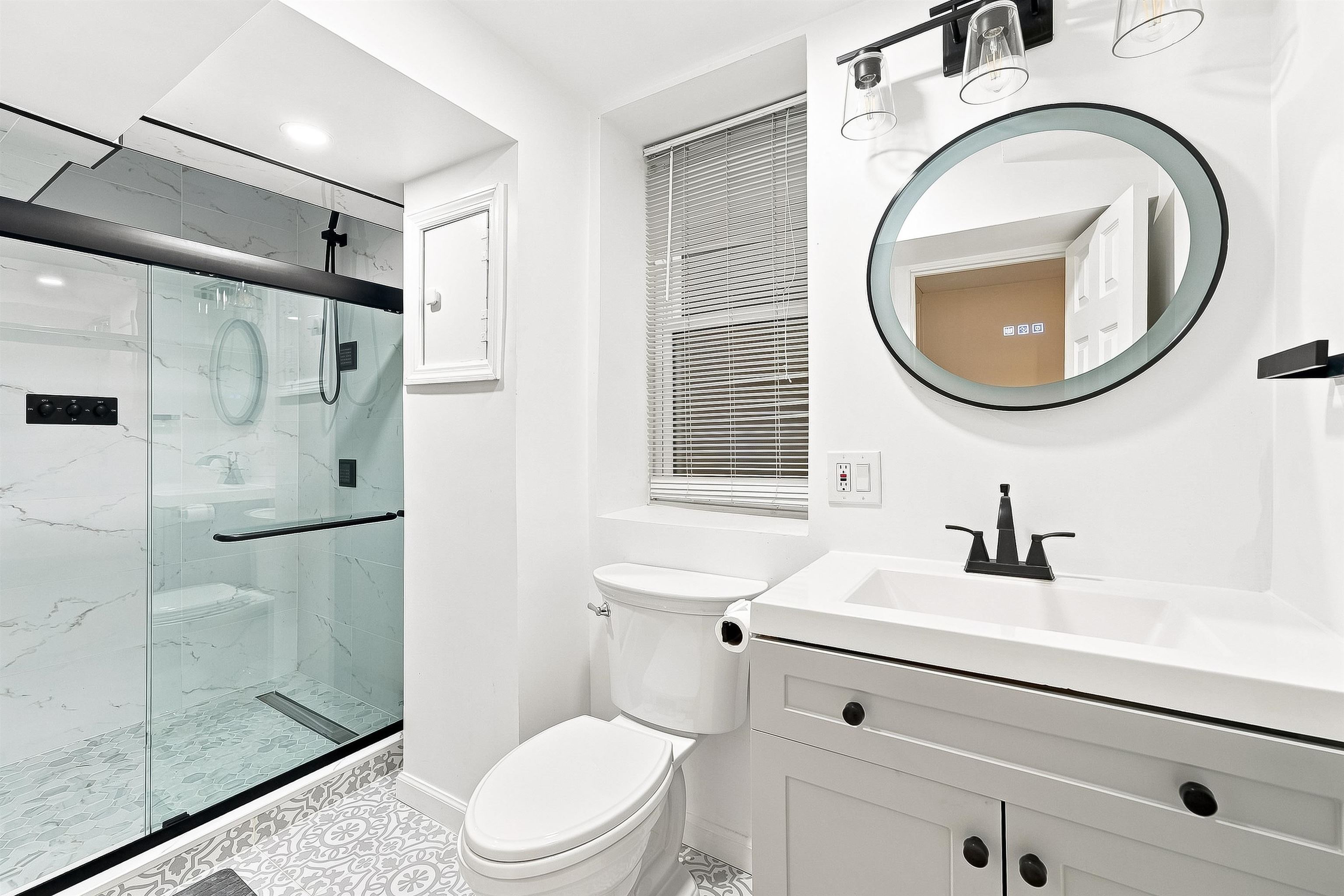 813 WASHINGTON ST Unit: 1R