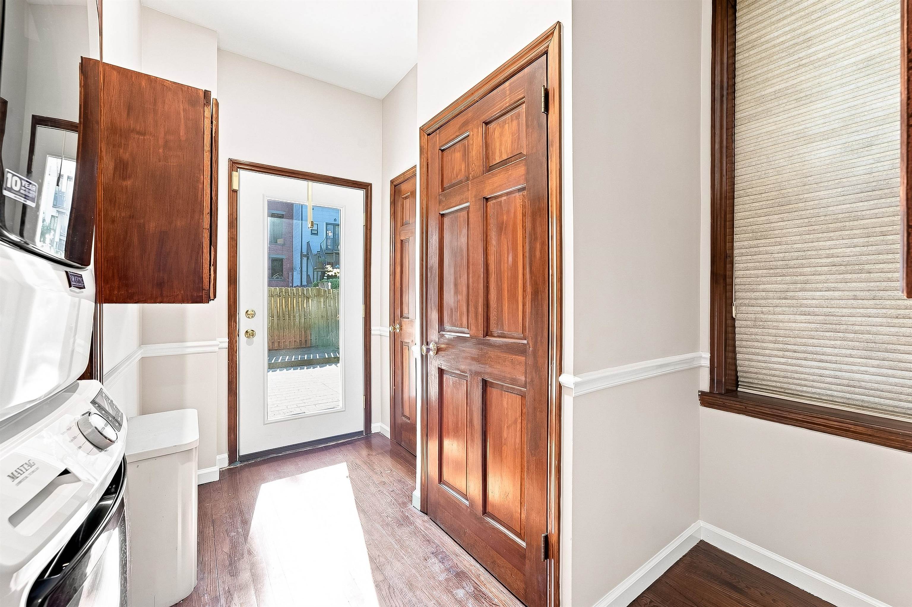 813 WASHINGTON ST Unit: 1R