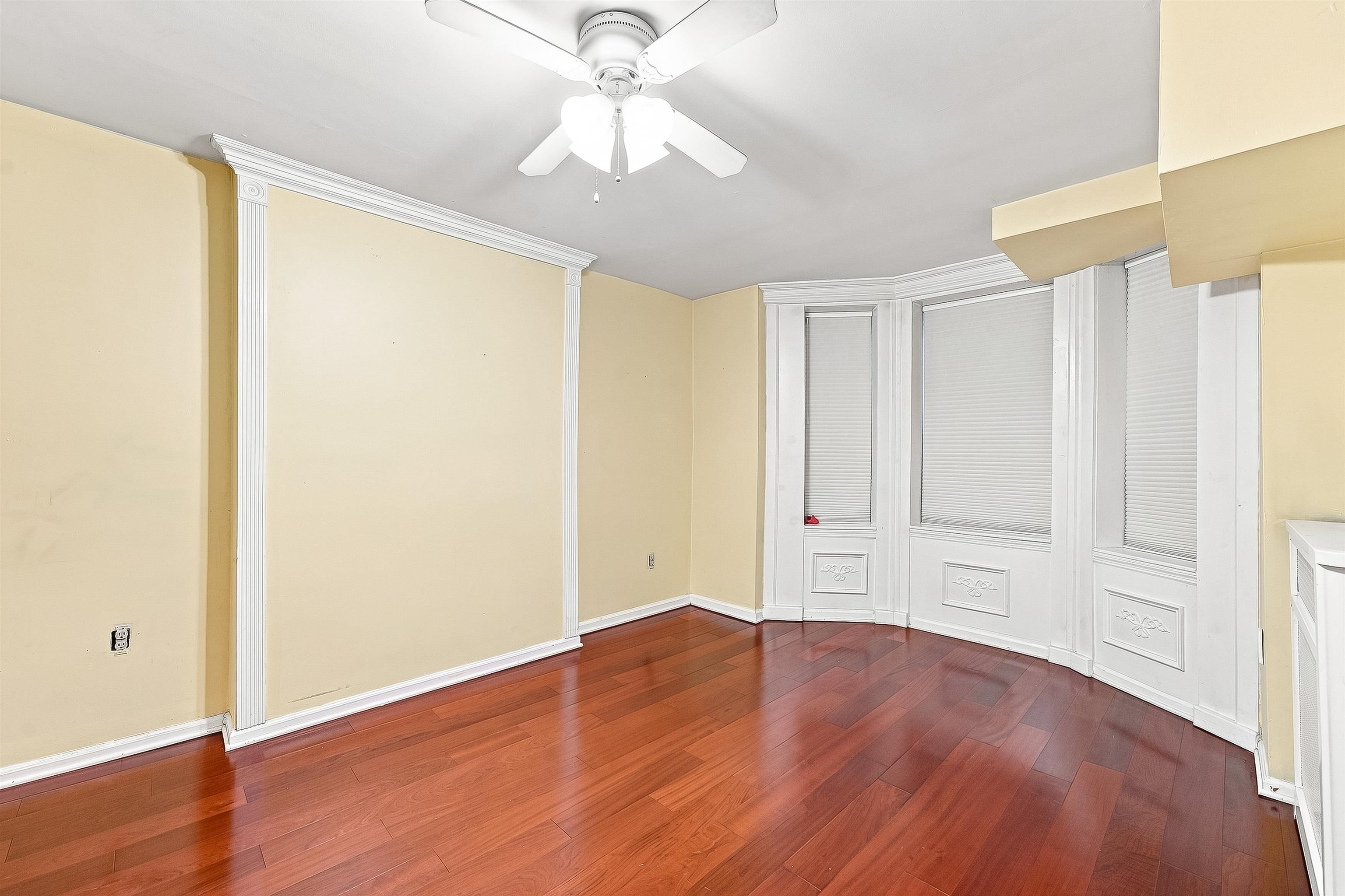 813 WASHINGTON ST Unit: 1R
