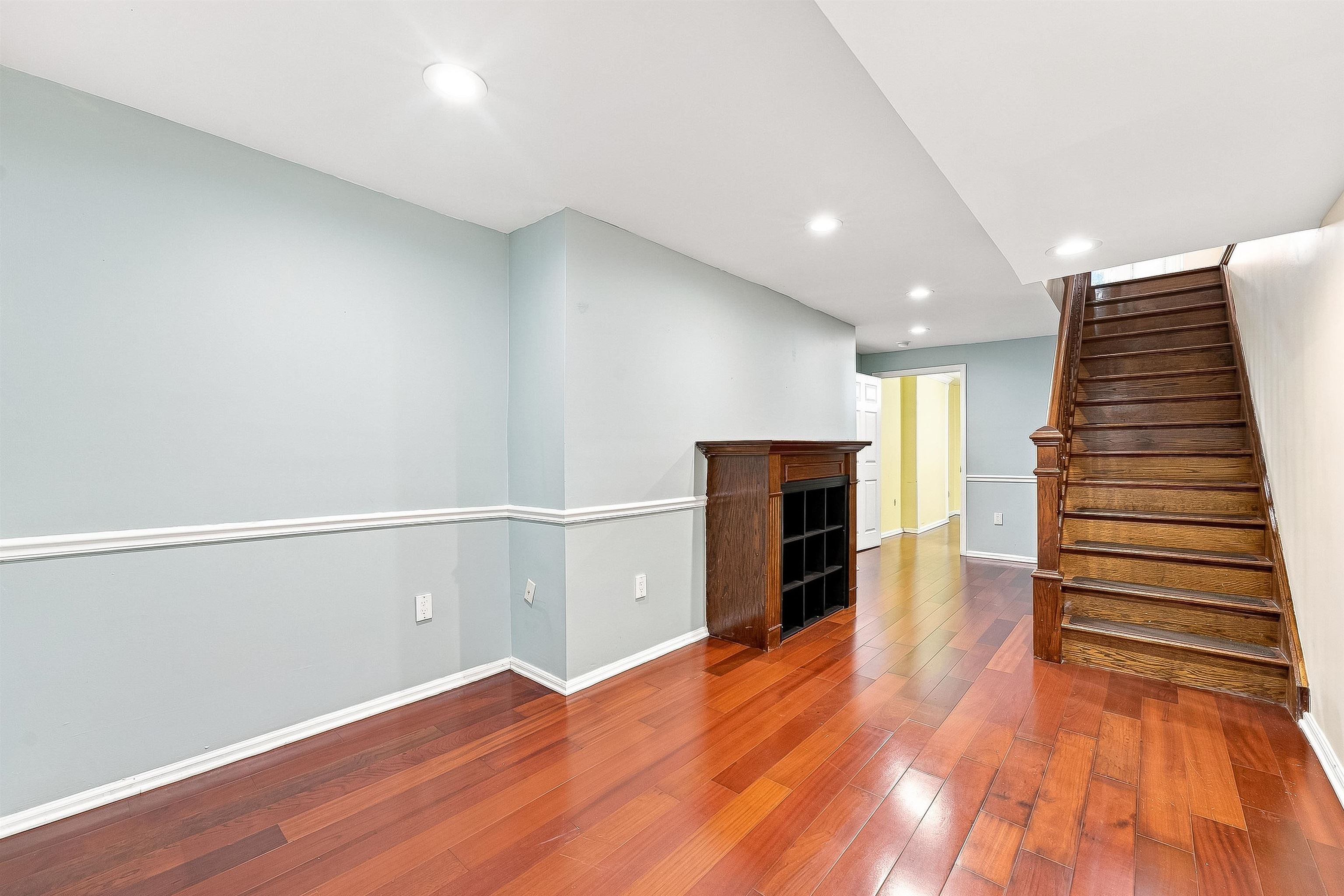 813 WASHINGTON ST Unit: 1R