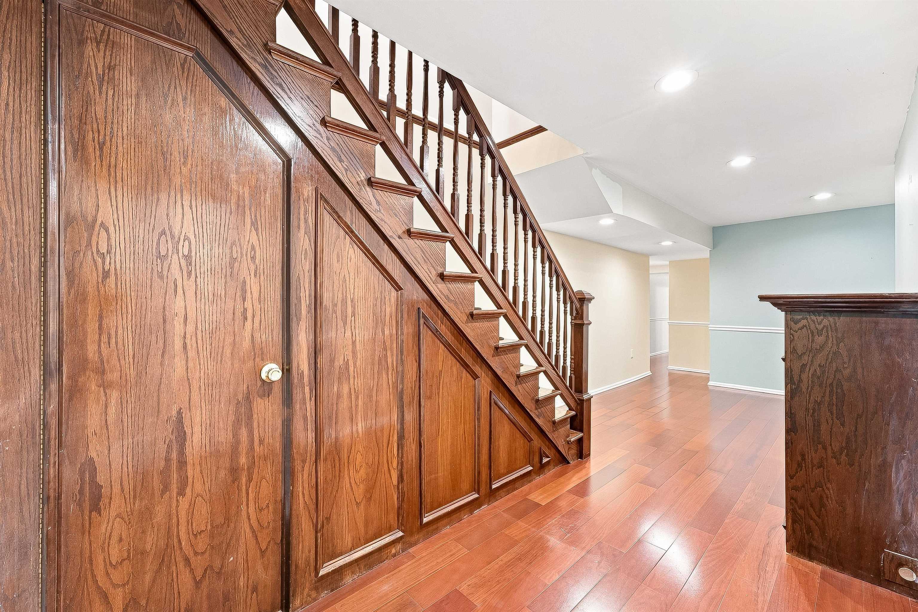 813 WASHINGTON ST Unit: 1R