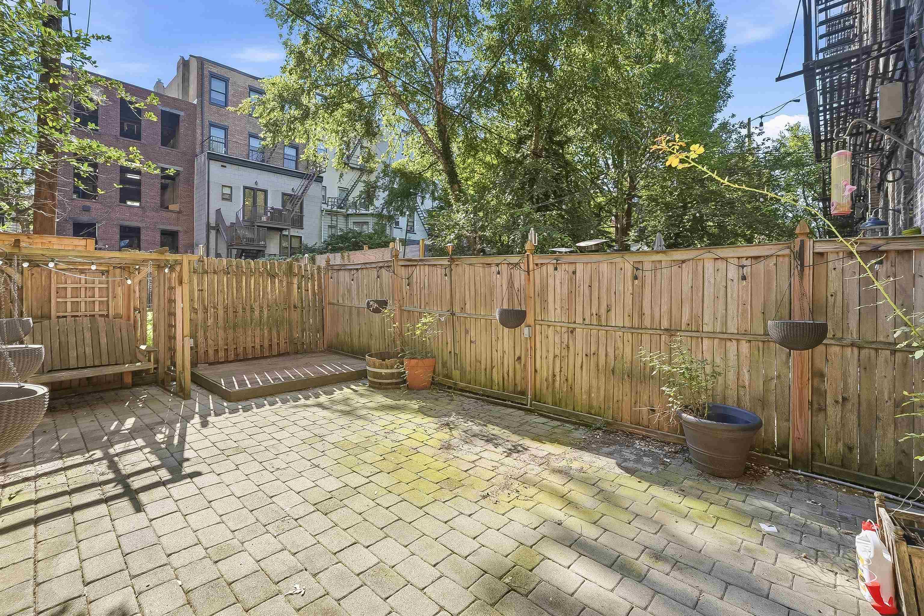 813 WASHINGTON ST Unit: 1R