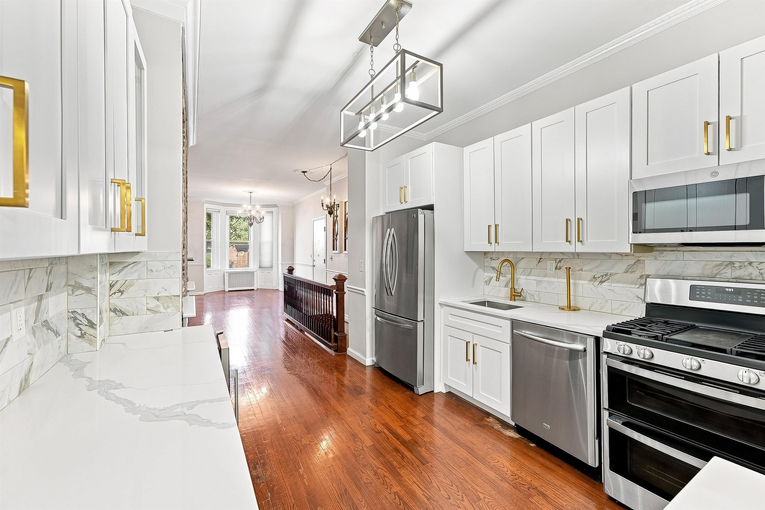 813 WASHINGTON ST Unit: 1R