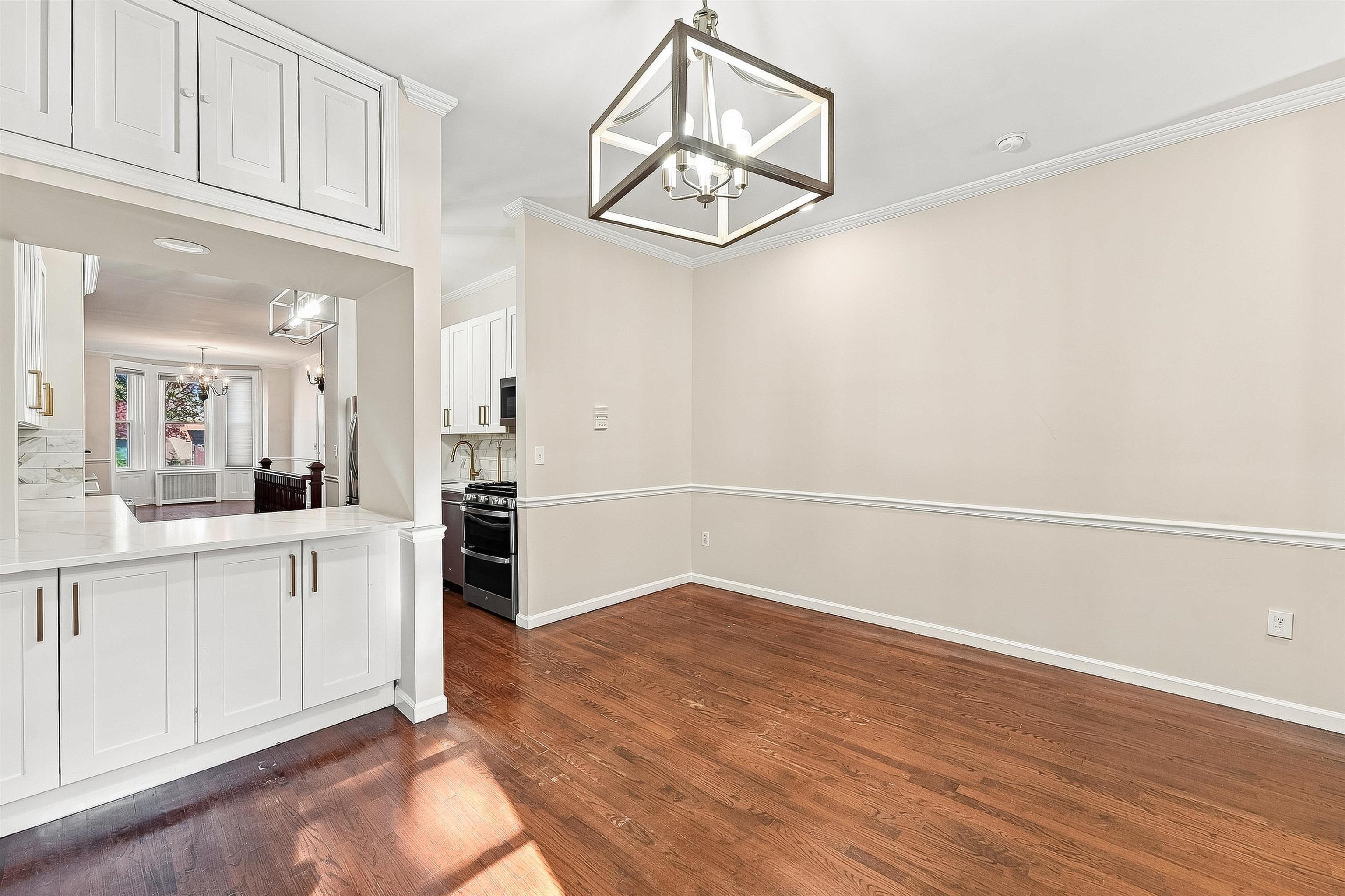 813 WASHINGTON ST Unit: 1R