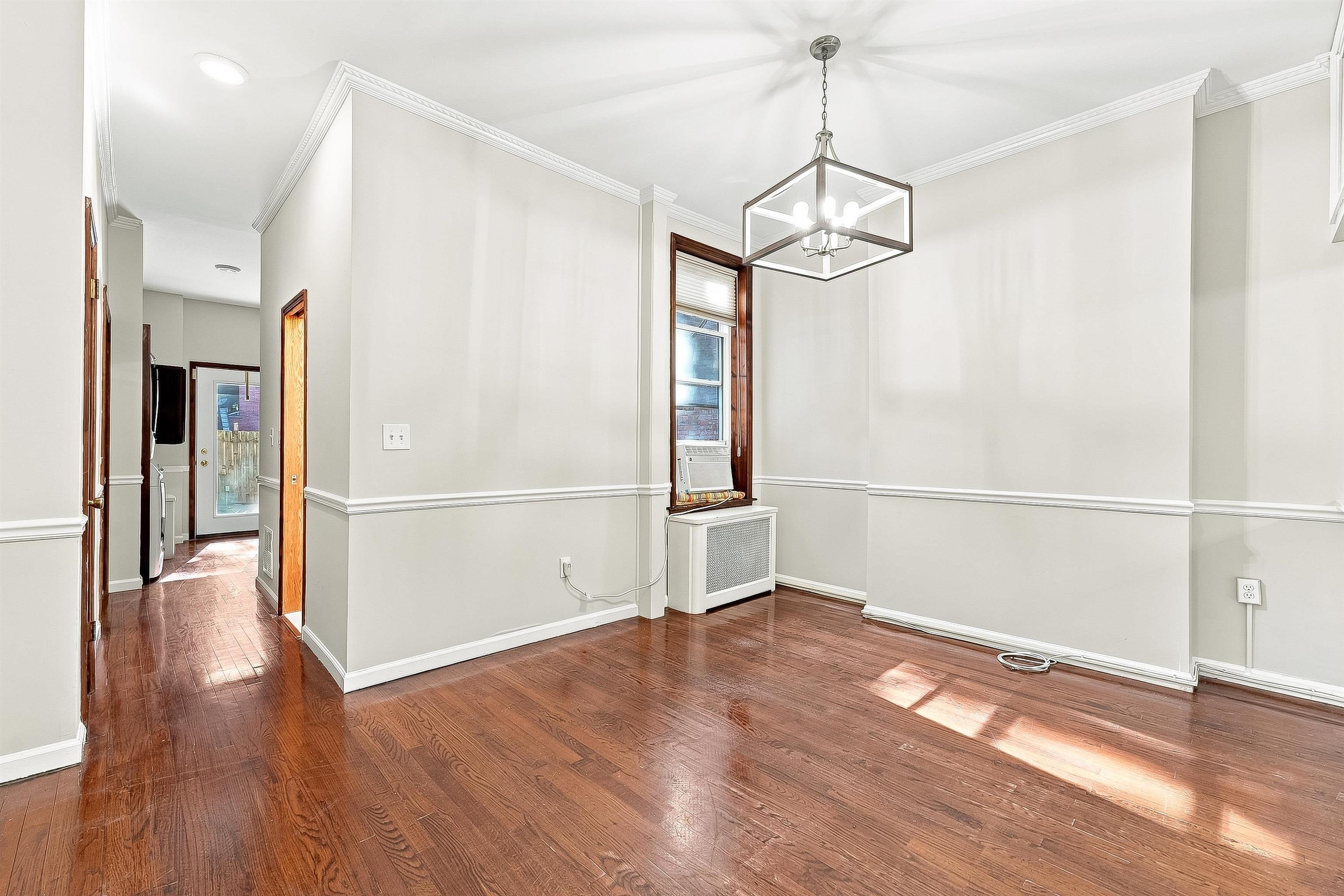 813 WASHINGTON ST Unit: 1R