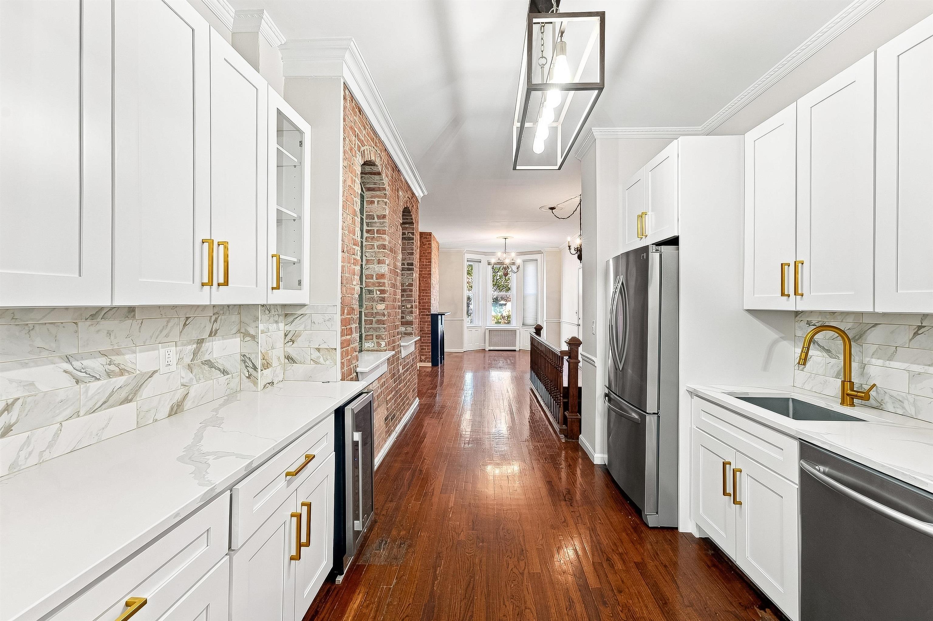 813 WASHINGTON ST Unit: 1R