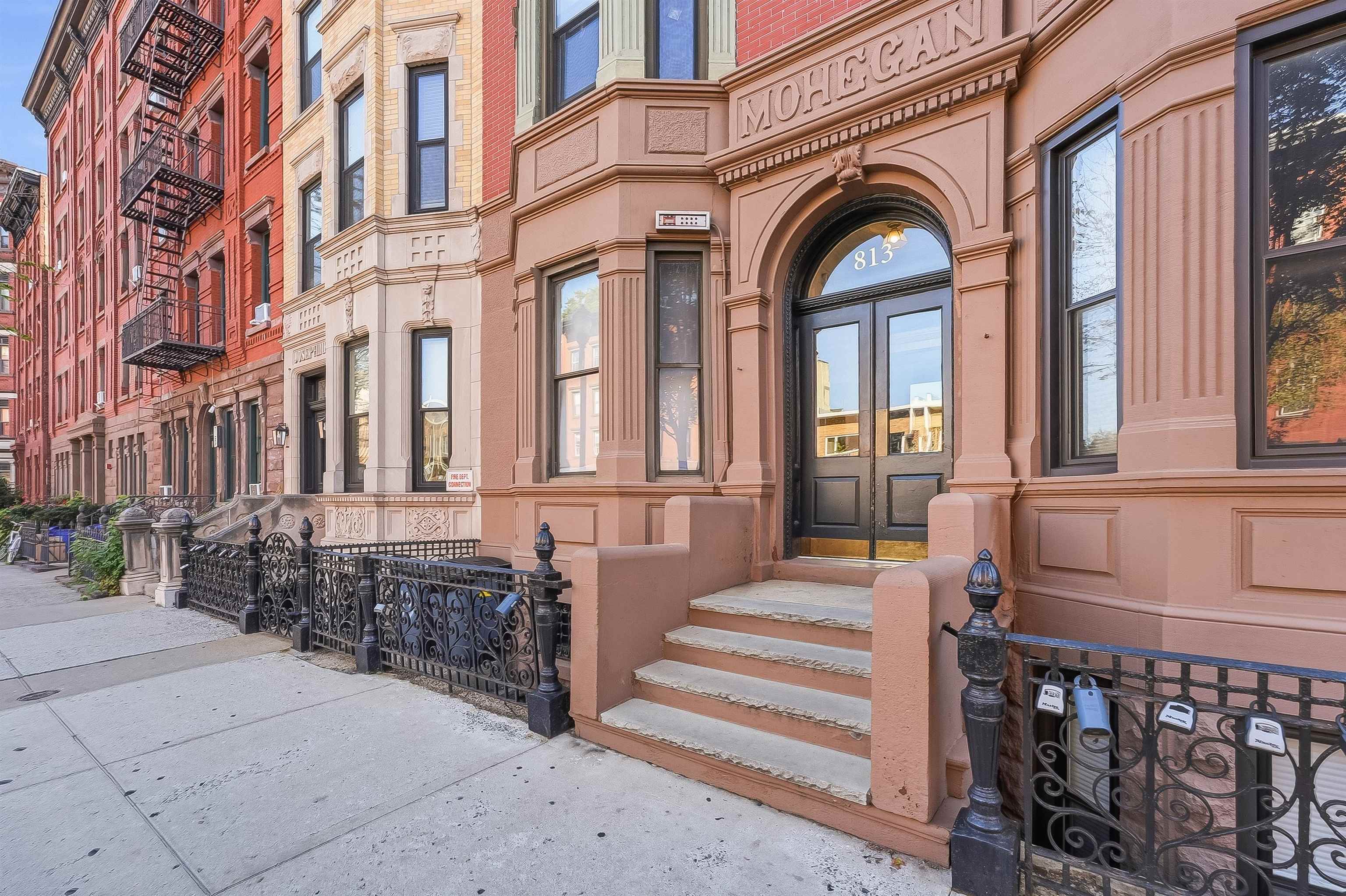 813 WASHINGTON ST Unit: 1R
