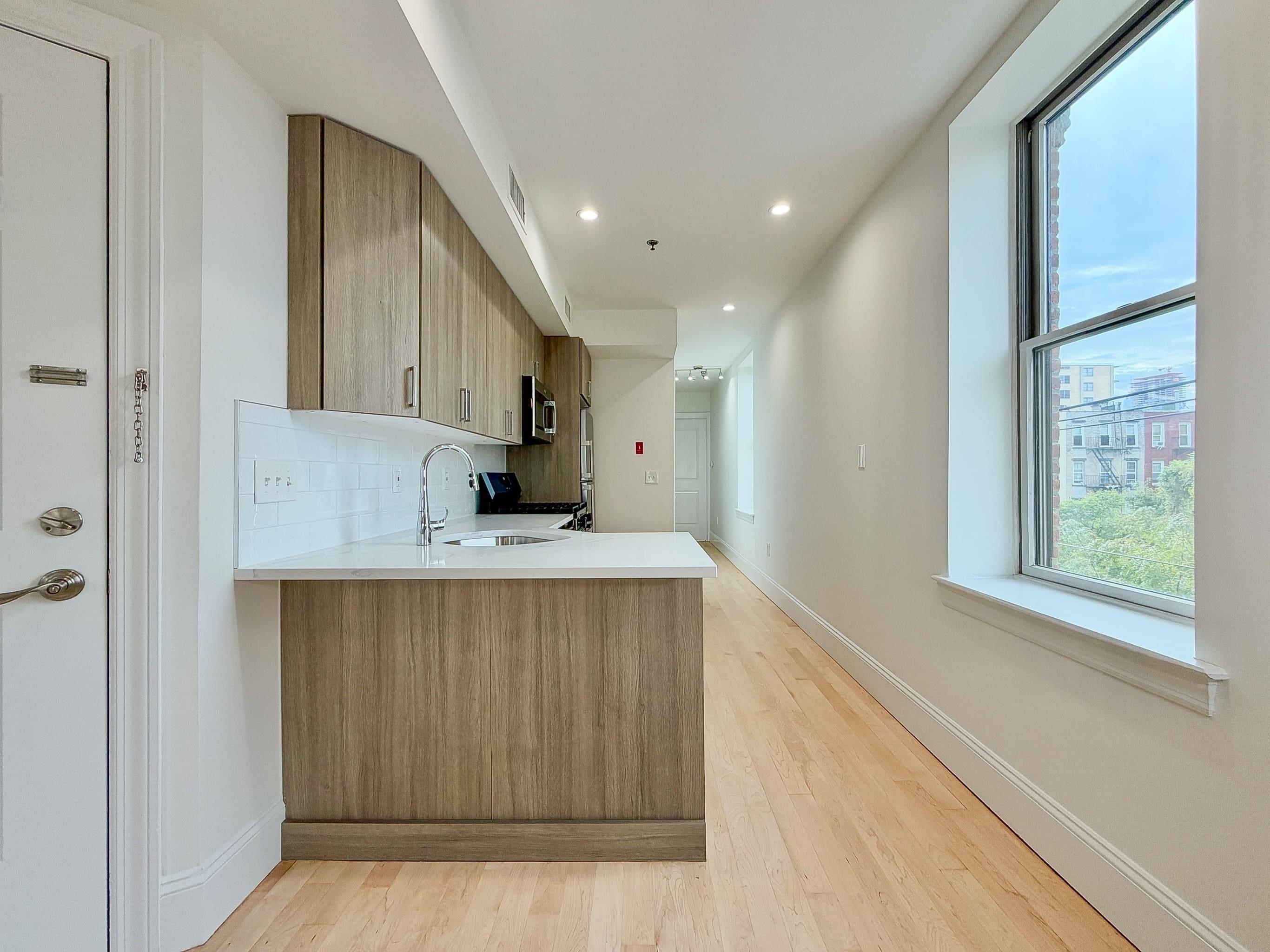 301 MADISON ST Unit: 3S
