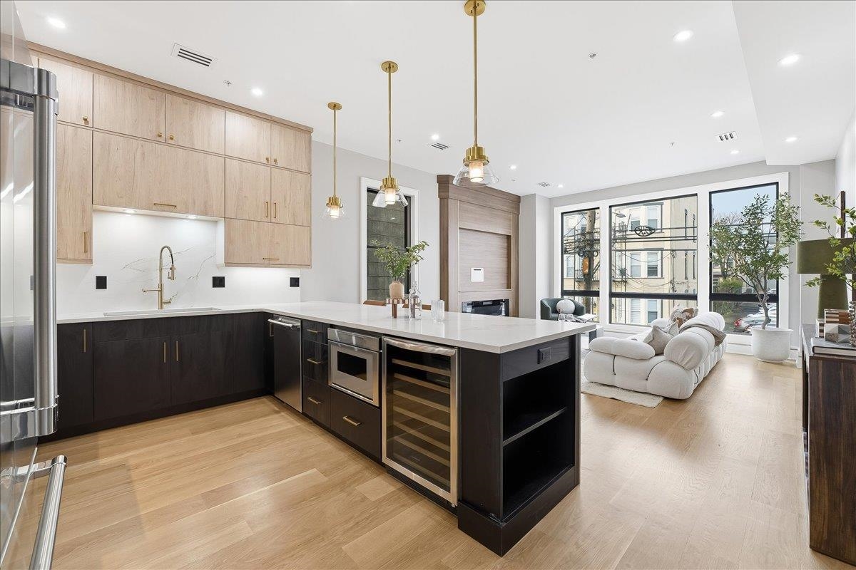 134 HANCOCK AVE Unit: 2